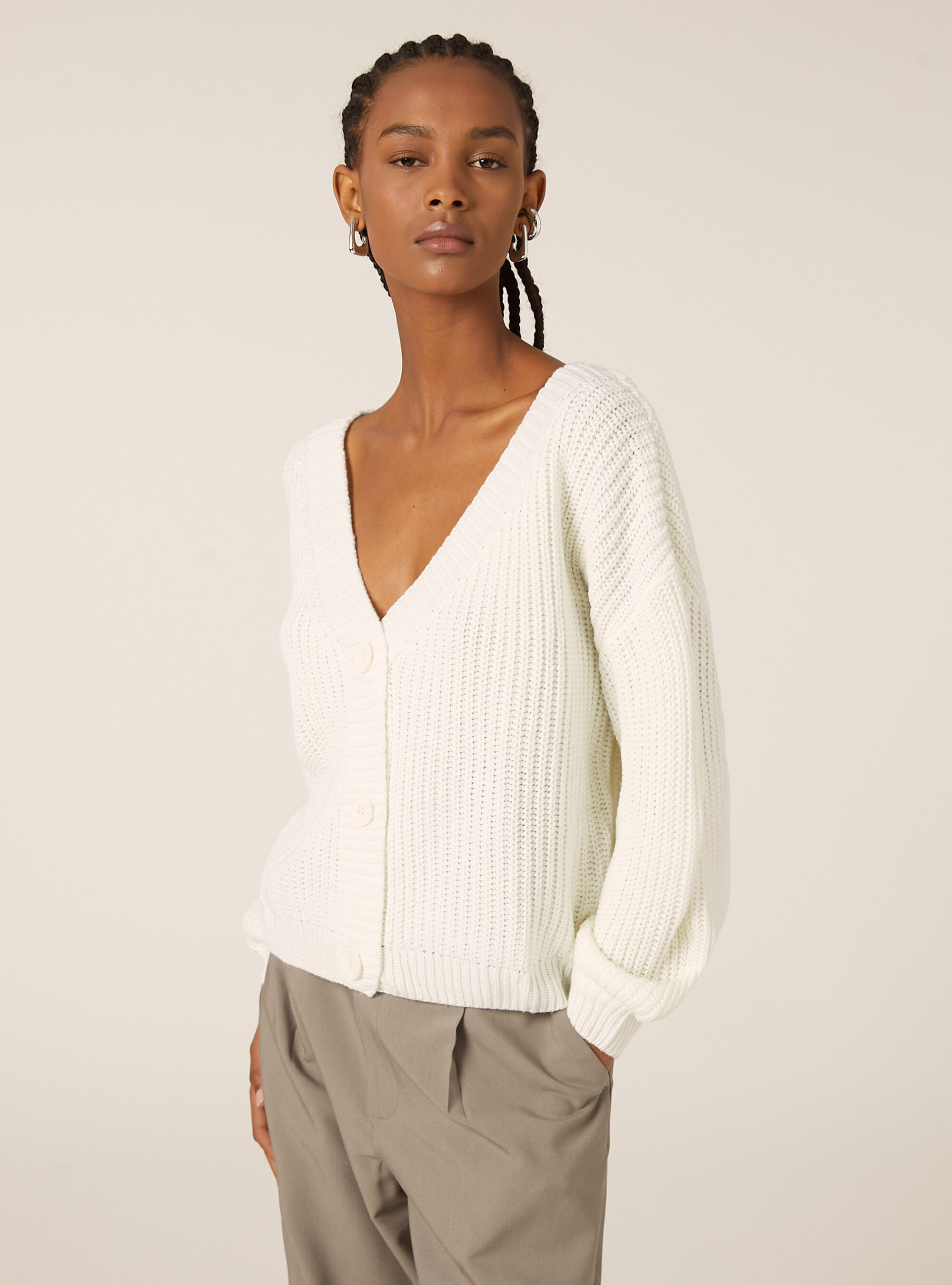 Cardigan en maille &agrave; encolure en V, WH1 OFF WHITE