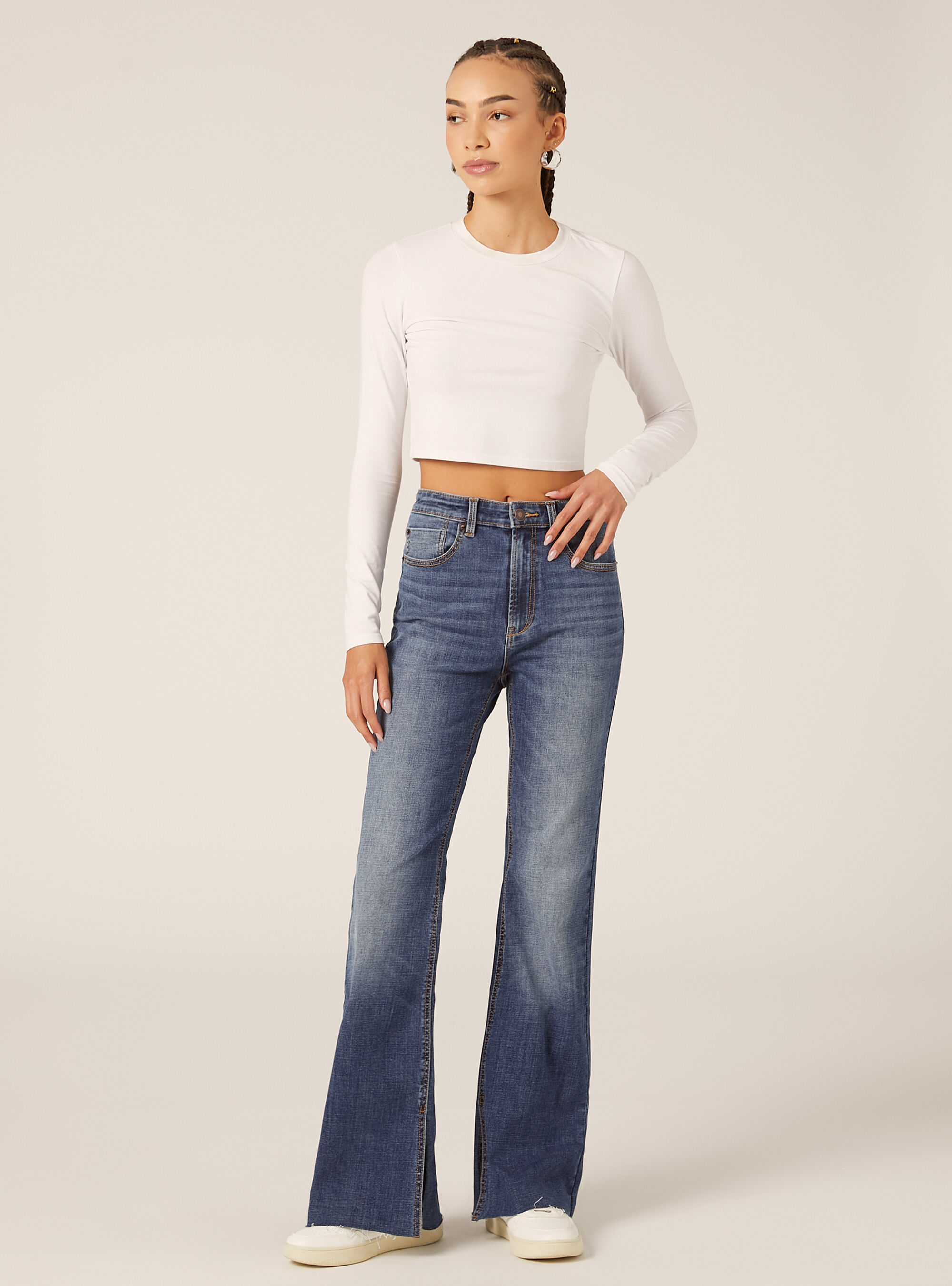 Jeans mit hoher Taille und ausgestelltem Bein
