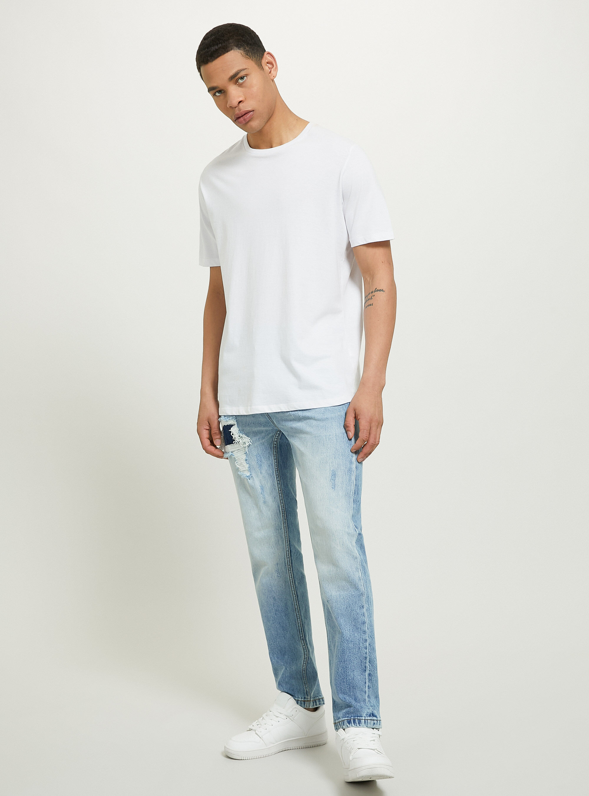Jean slim en denim stretch avec d&eacute;chirures, D005 LIGHT BLUE