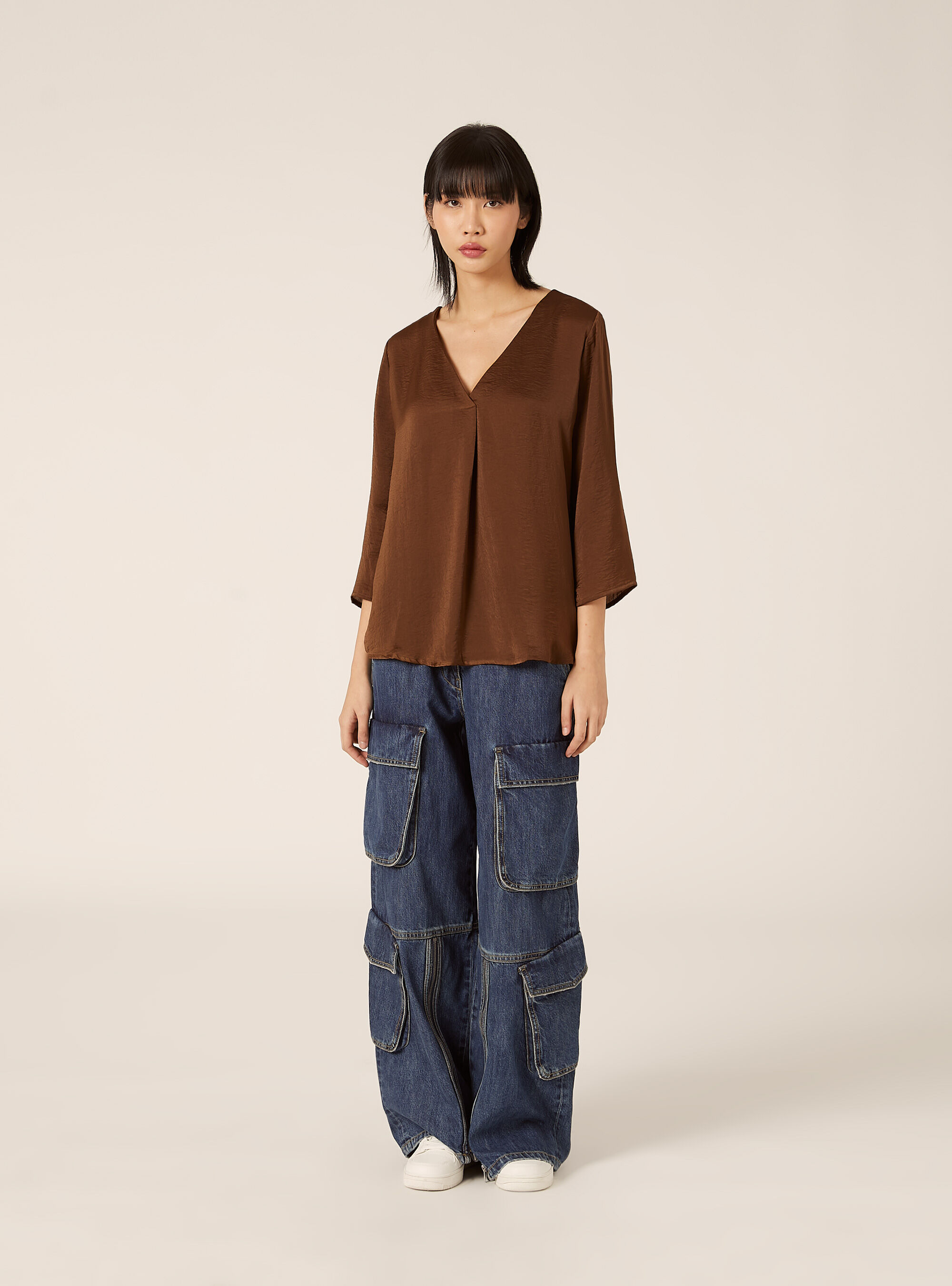 Blouse &agrave; encolure unie
