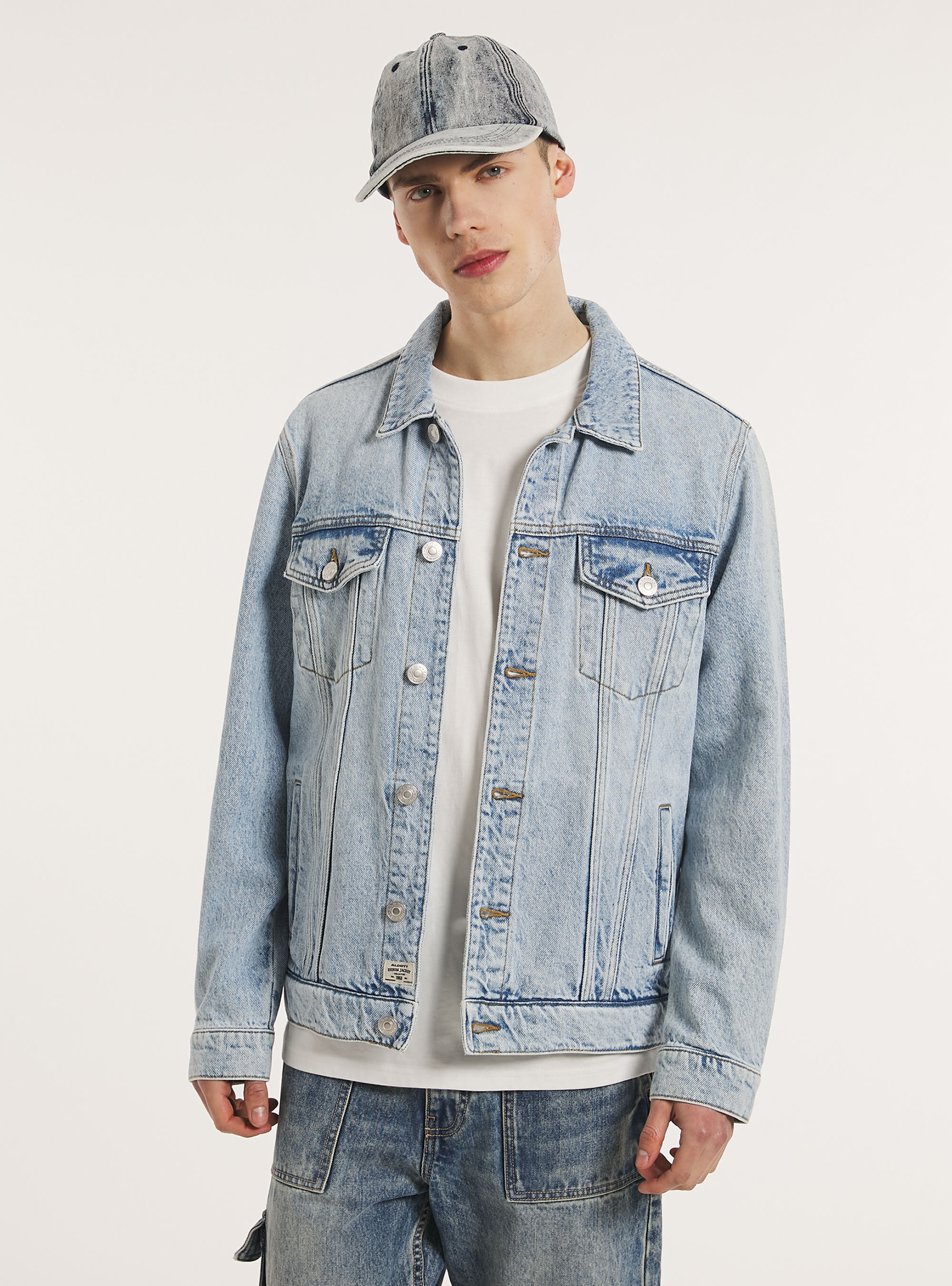 Veste en denim &agrave; coupe r&eacute;guli&egrave;re