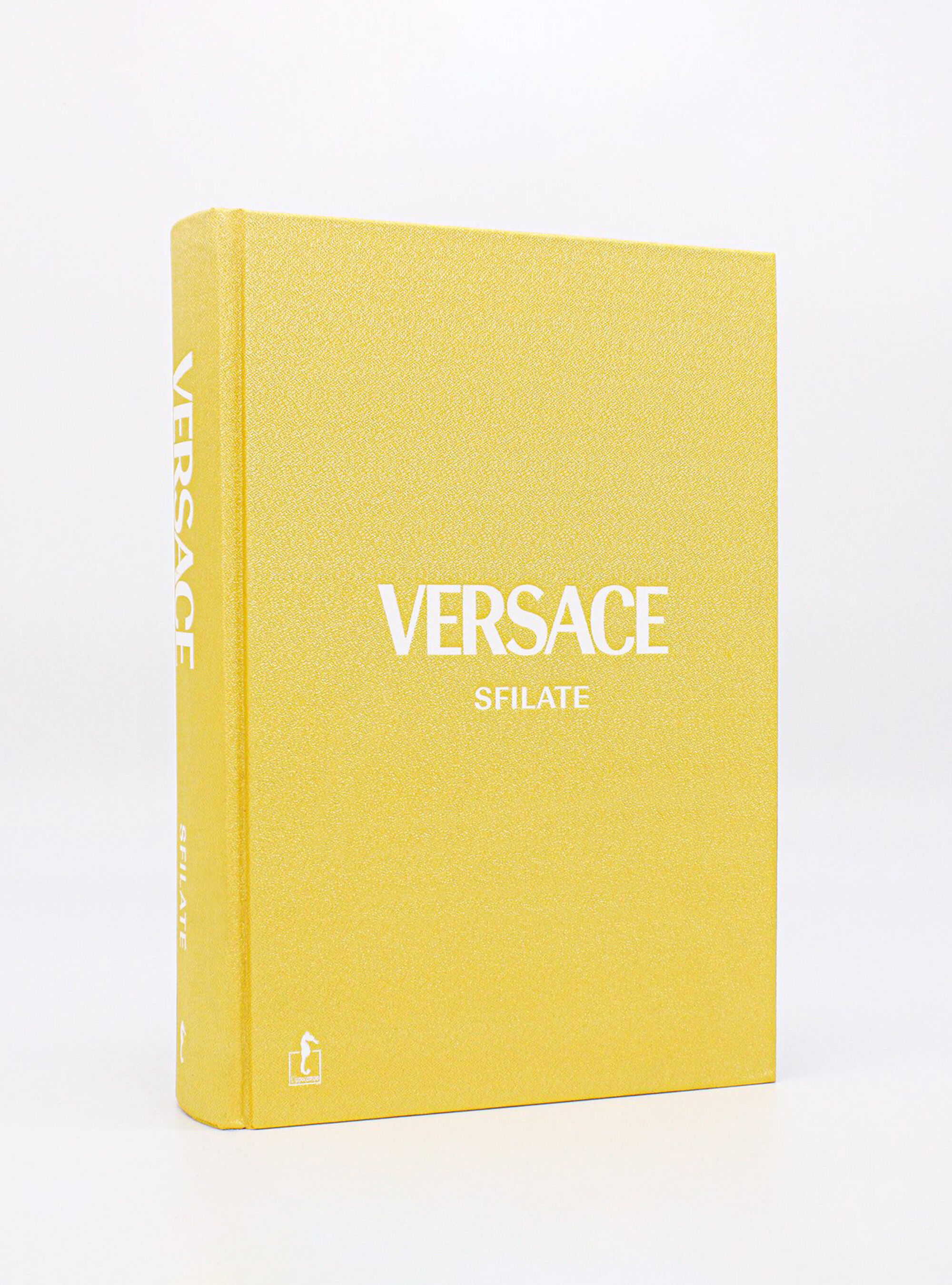 "Versace. Sfilate" book