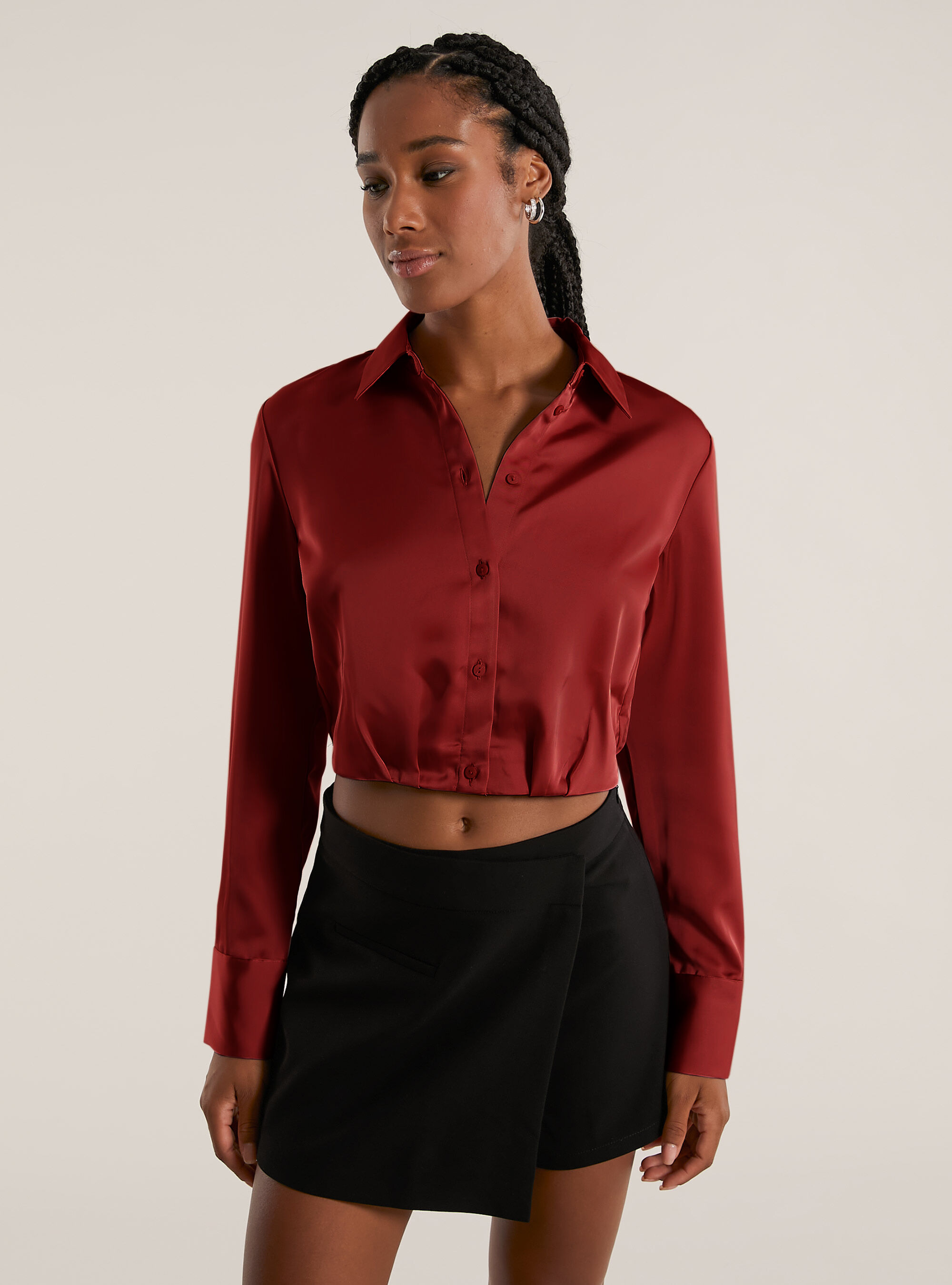 Chemise crois&eacute;e en satin
