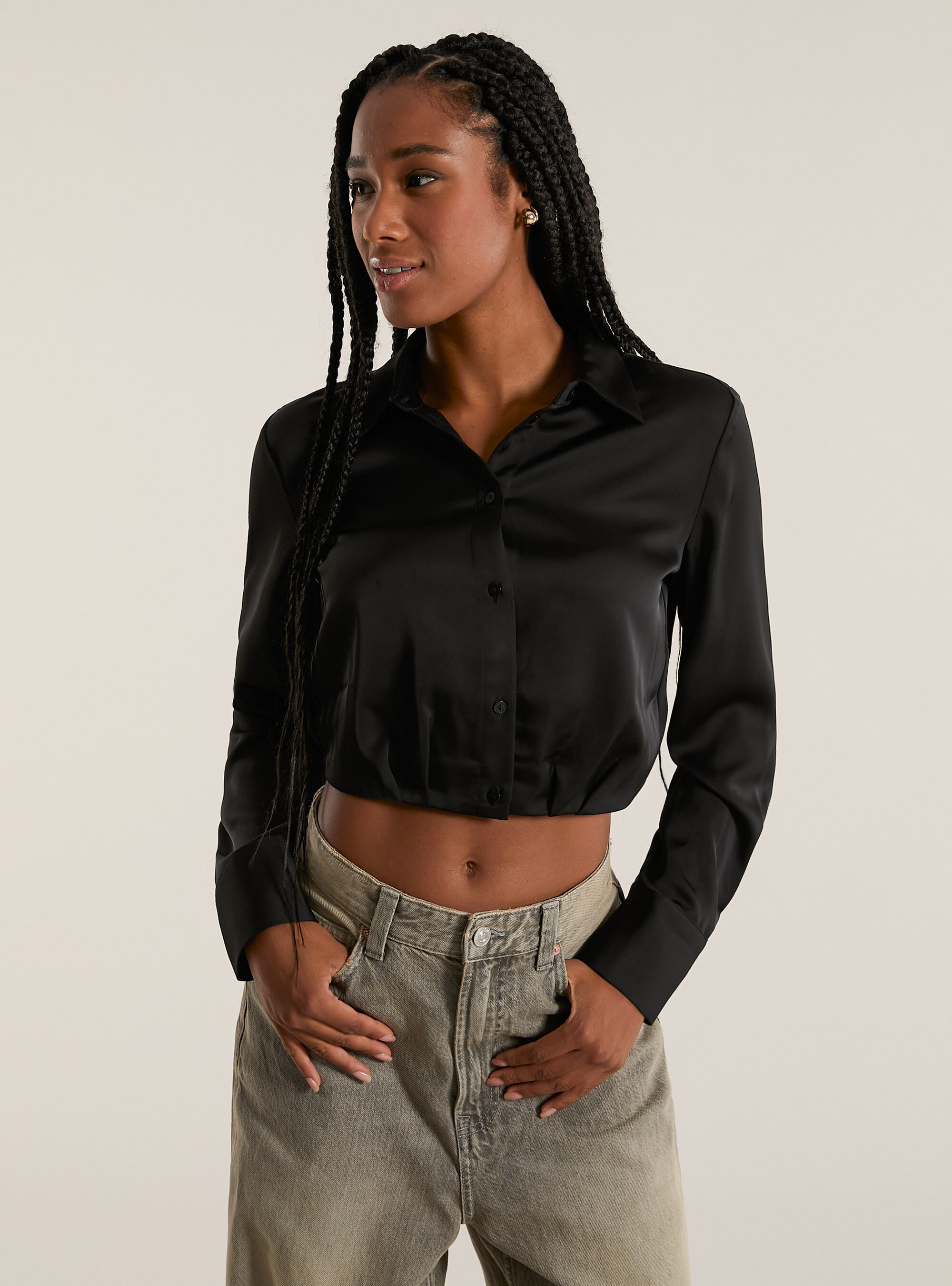 Chemise crois&eacute;e en satin