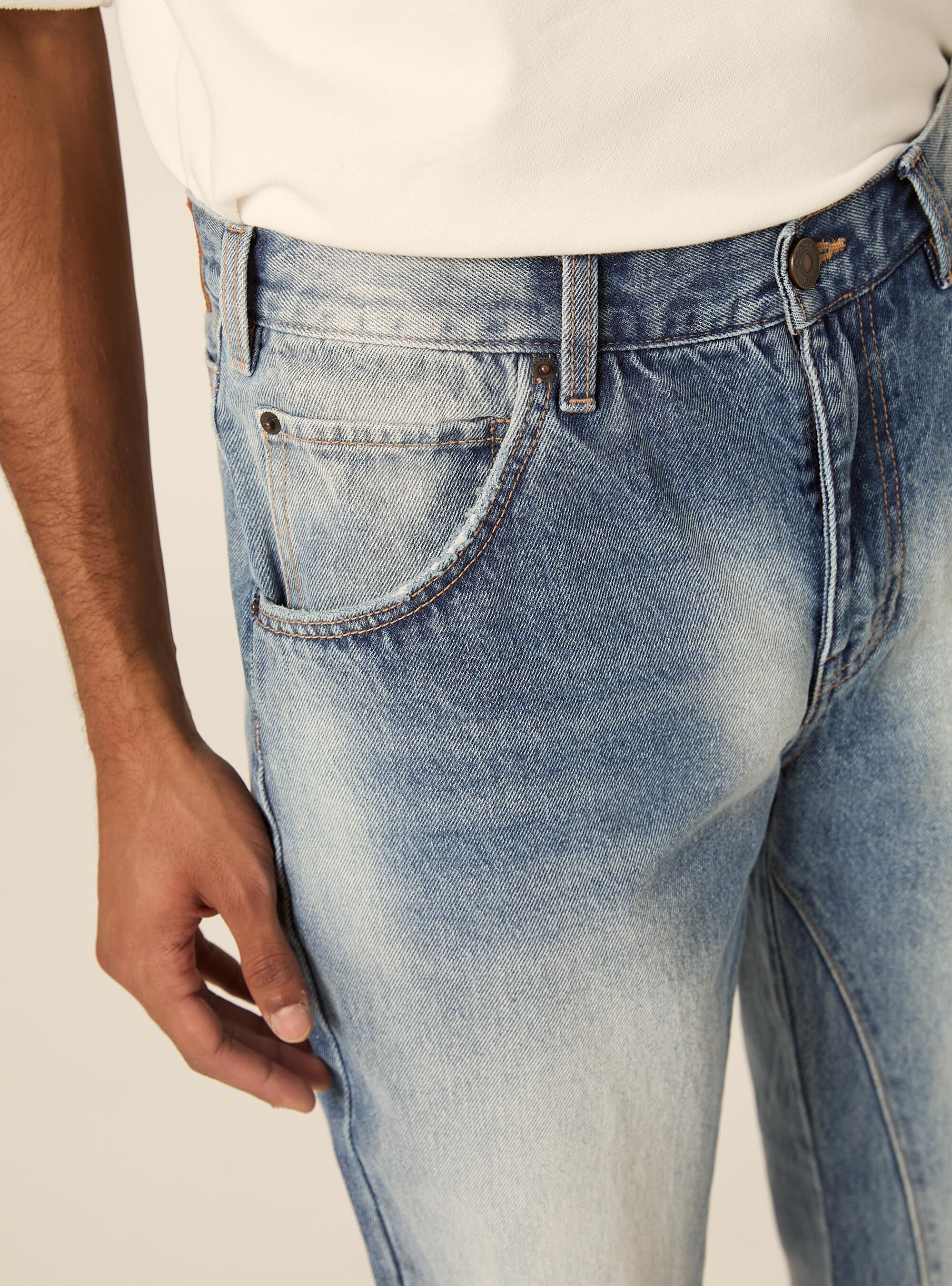 Jean bootcut avec d&eacute;chirures et finition vintage, D006 AZURE