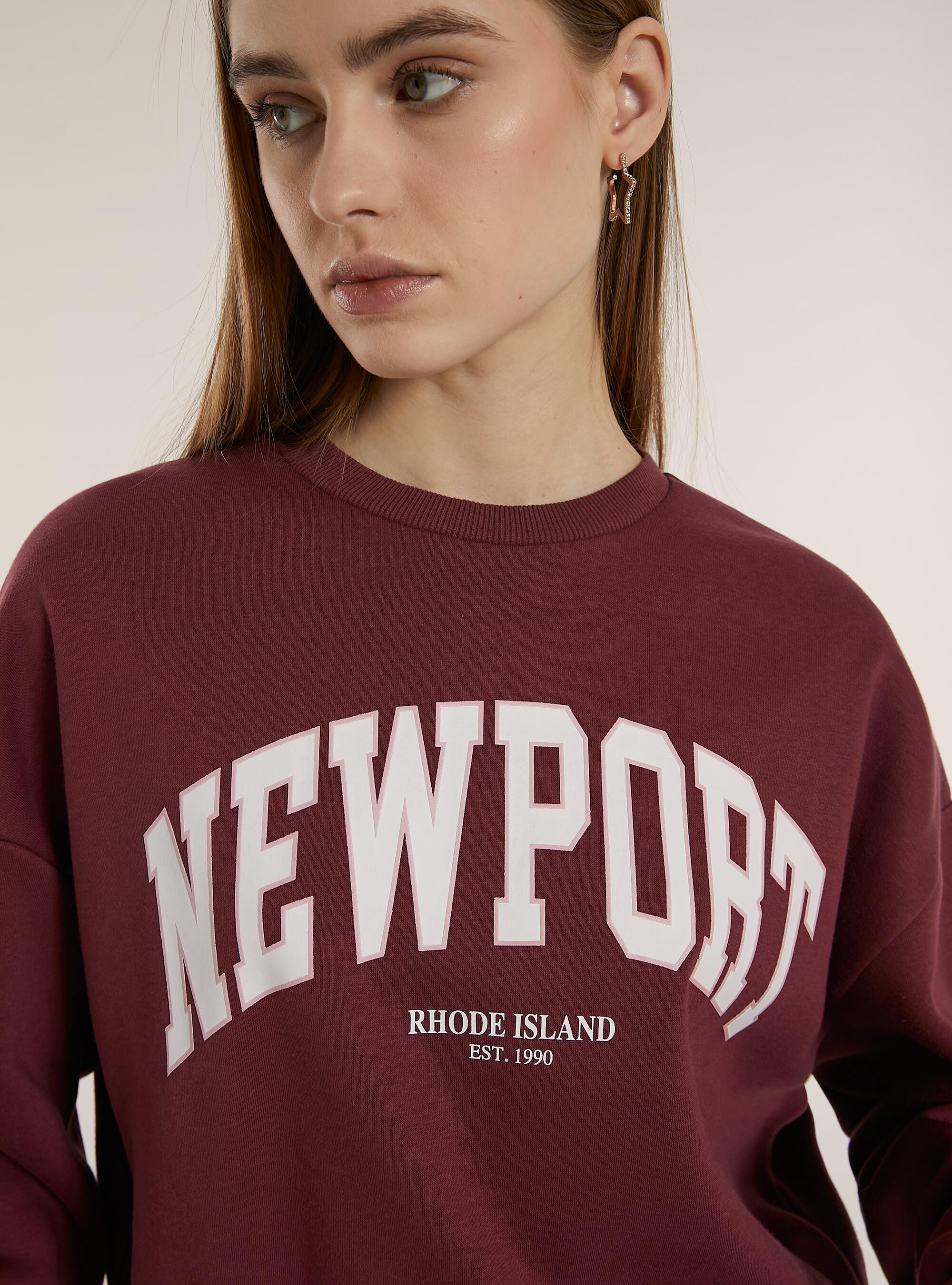 Sweat-shirt coupe carr&eacute;e avec imprim&eacute; City, BO1 BORDEAUX DARK