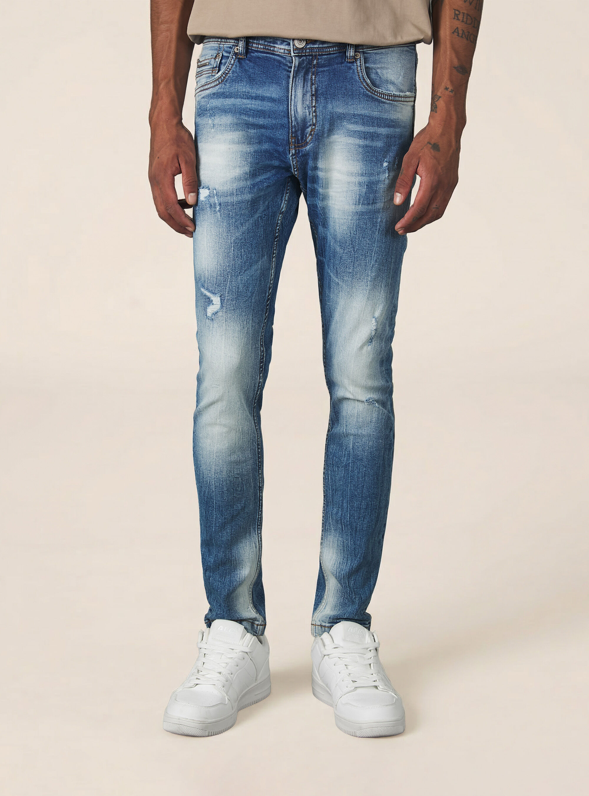 Super skinny jeans with breaks in stretch denim