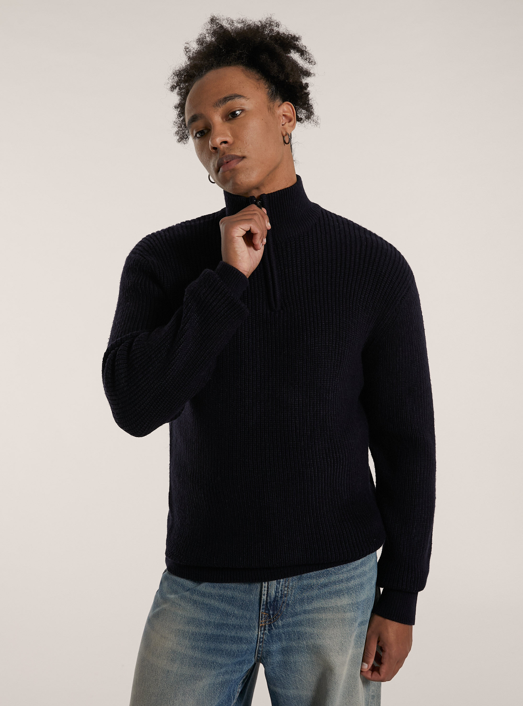 Pull &agrave; col montant et demi-zip