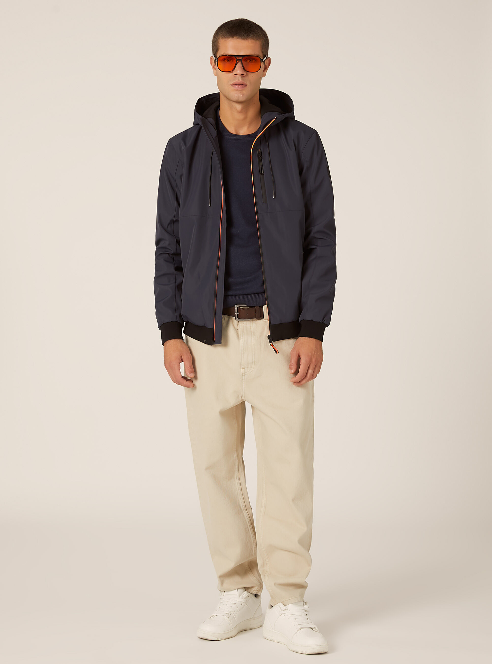 Blouson coupe-vent &agrave; capuche