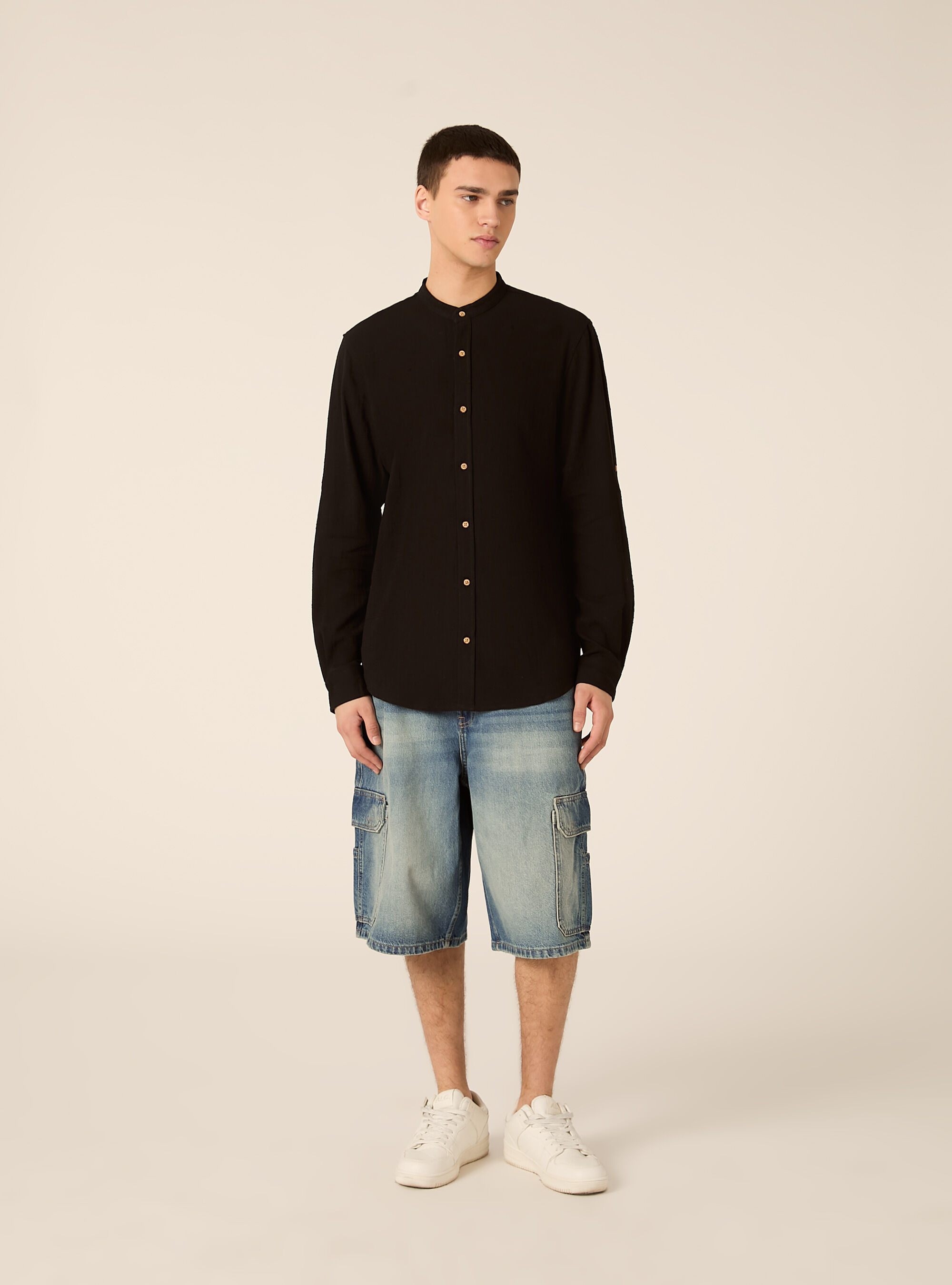 Camicia in misto lino con collo alla coreana, NERO