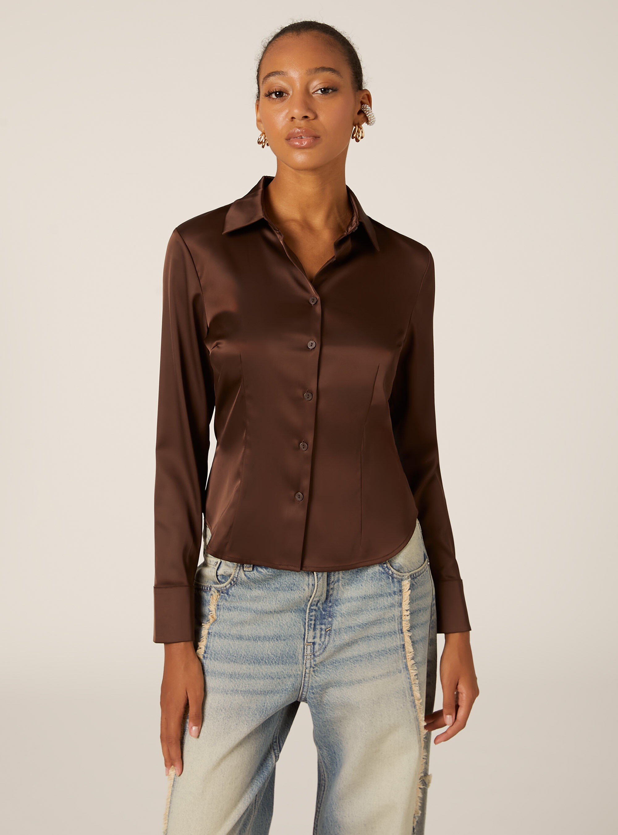Chemise ajust&eacute;e en satin