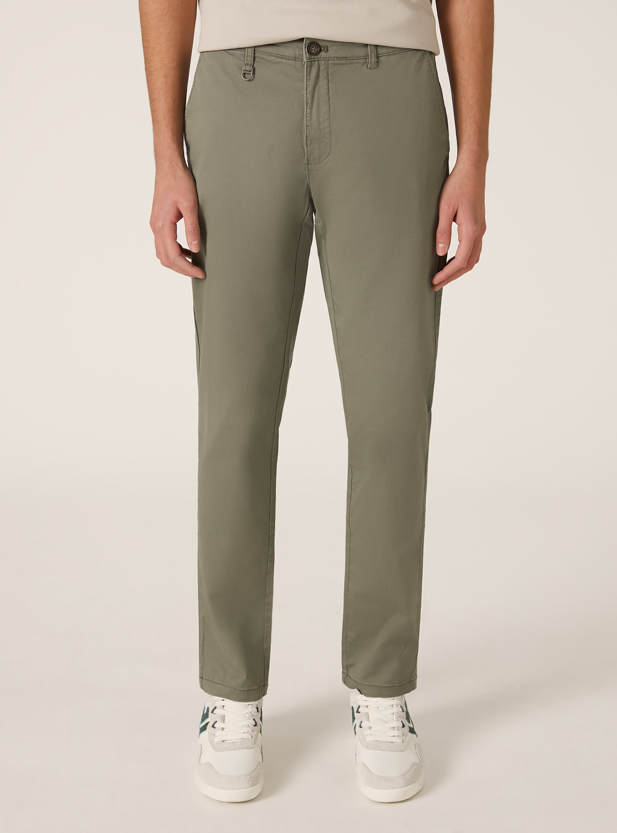 Pantalon chino stretch en serg&eacute; coupe skinny