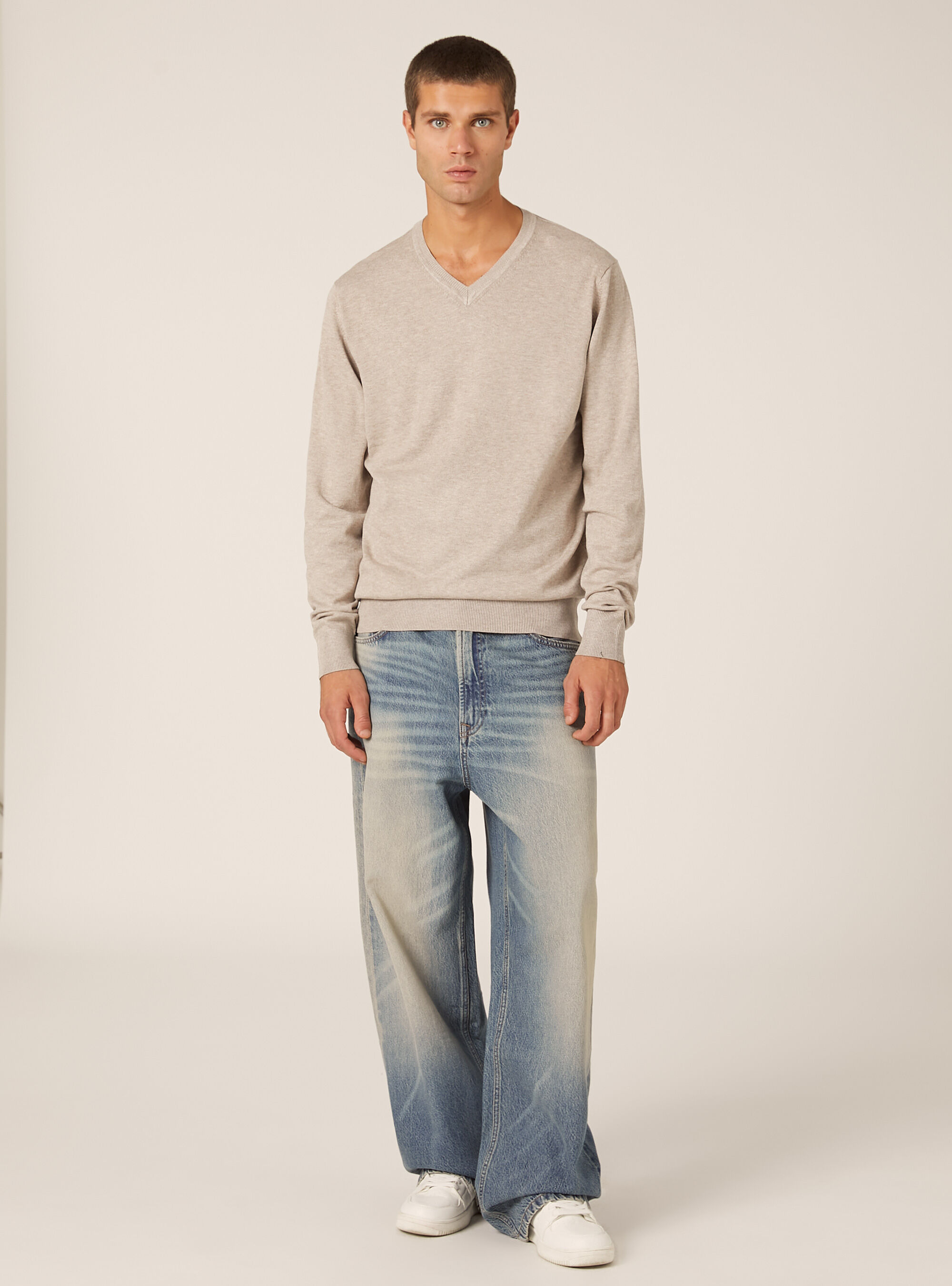 Pull &agrave; col en V en viscose Ecovero