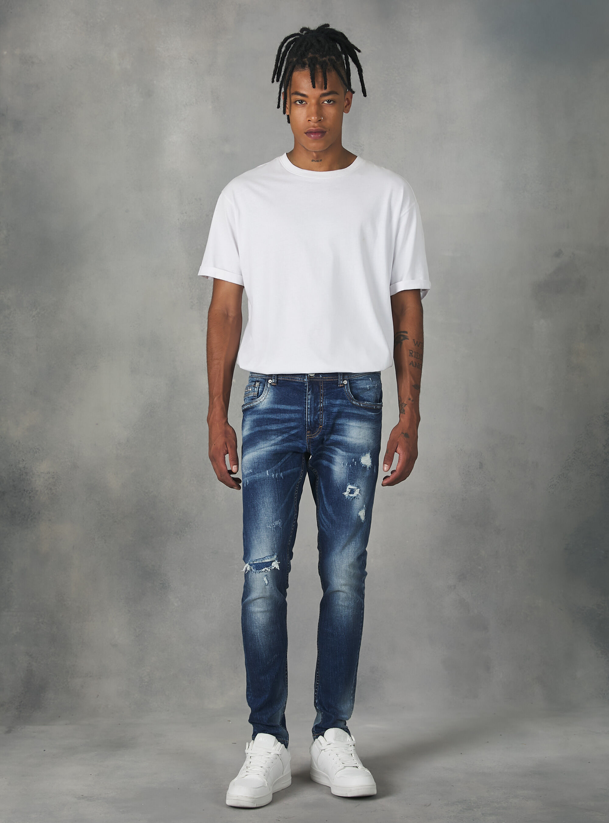 Super skinny jeans with breaks in stretch denim