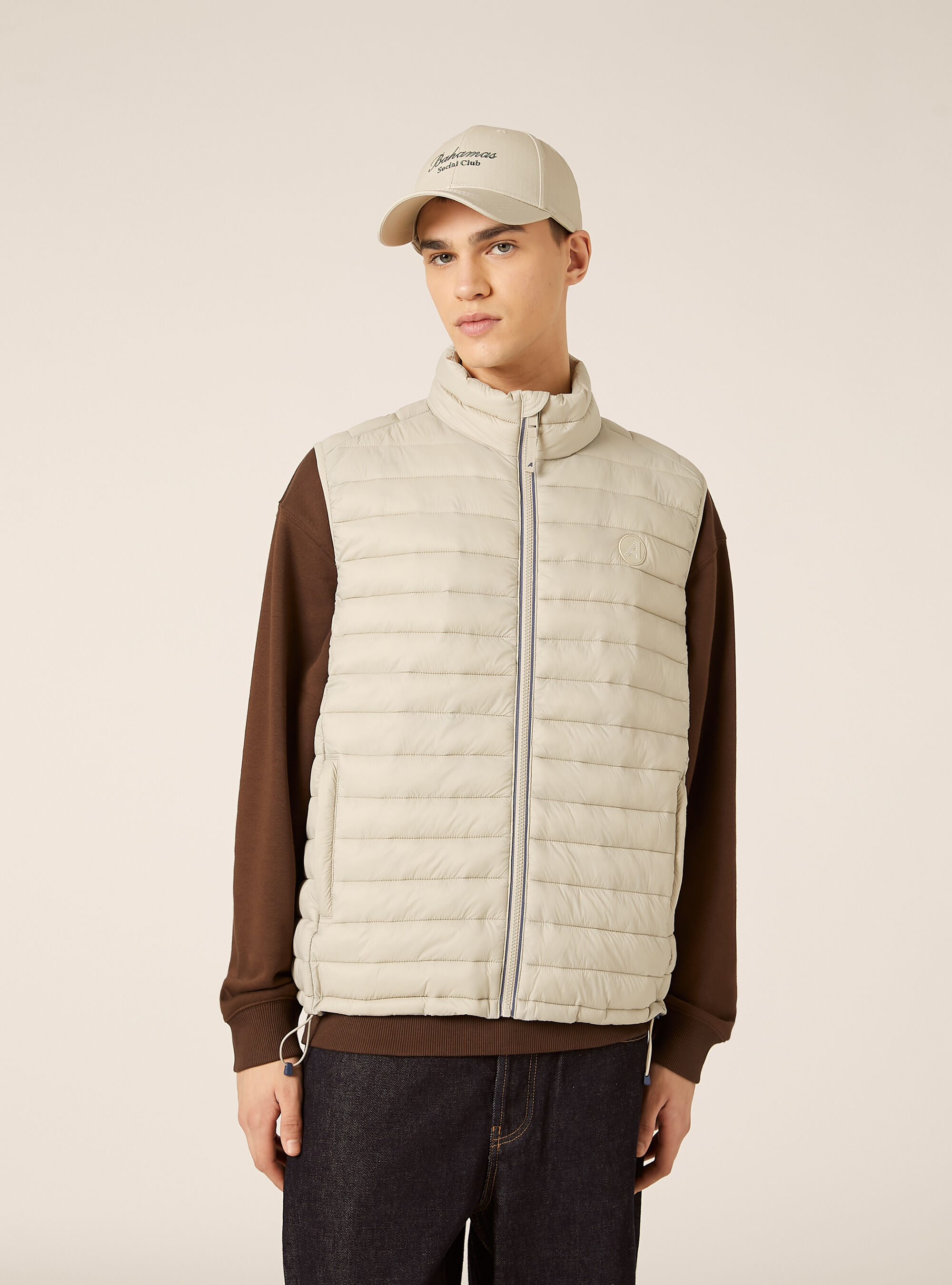 Padded sleeveless jacket with contrasting zip