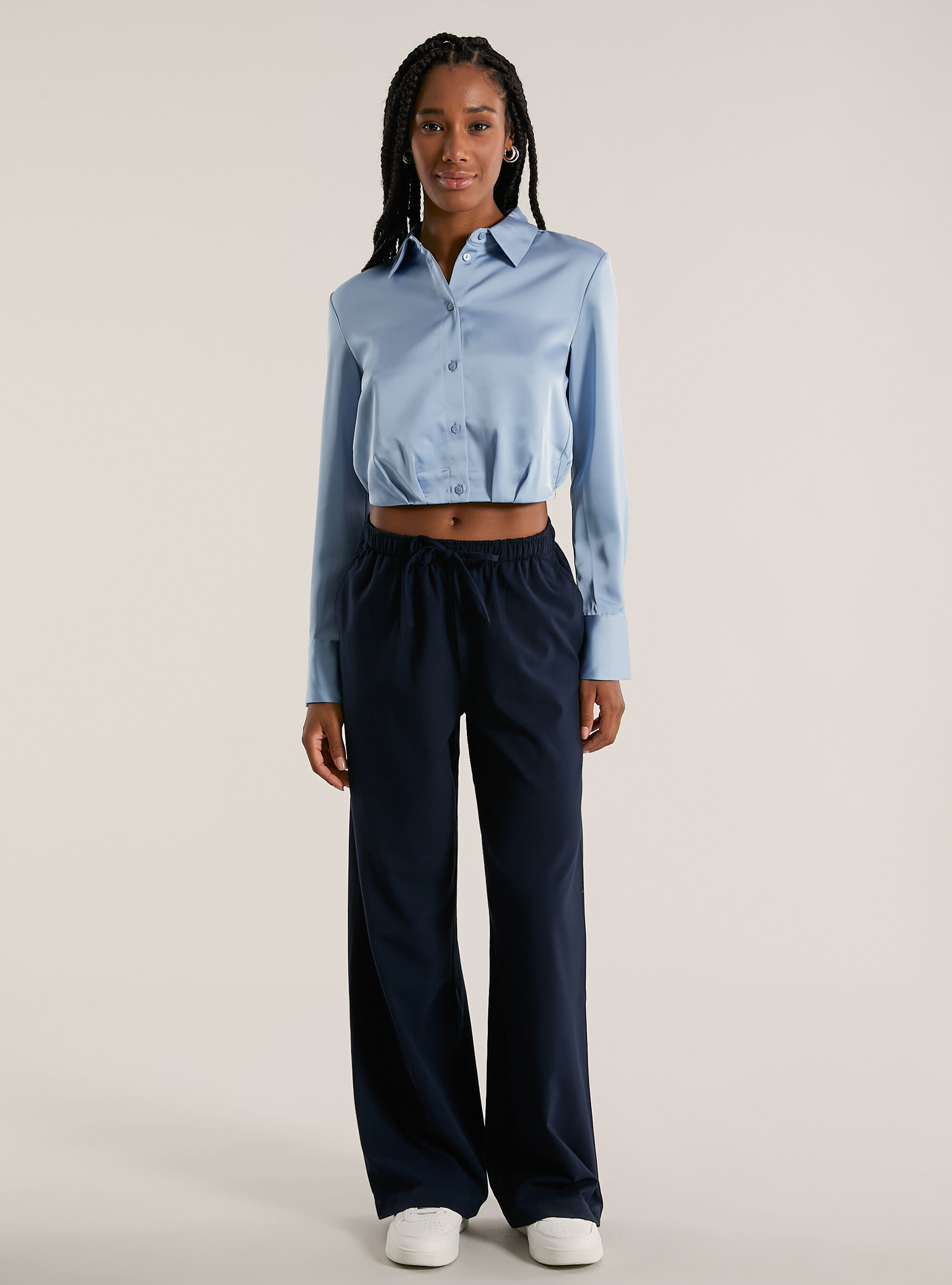 Chemise crois&eacute;e en satin