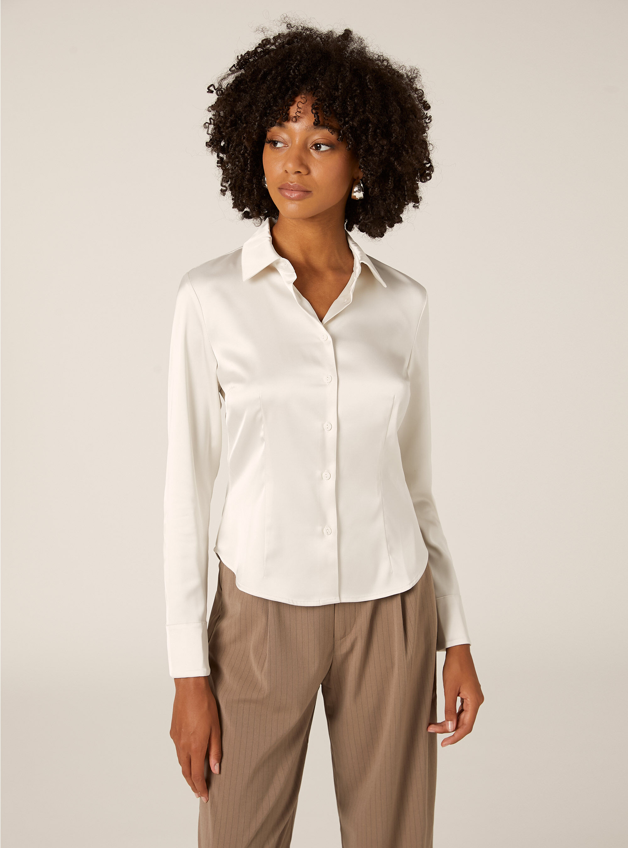 Chemise ajust&eacute;e en satin