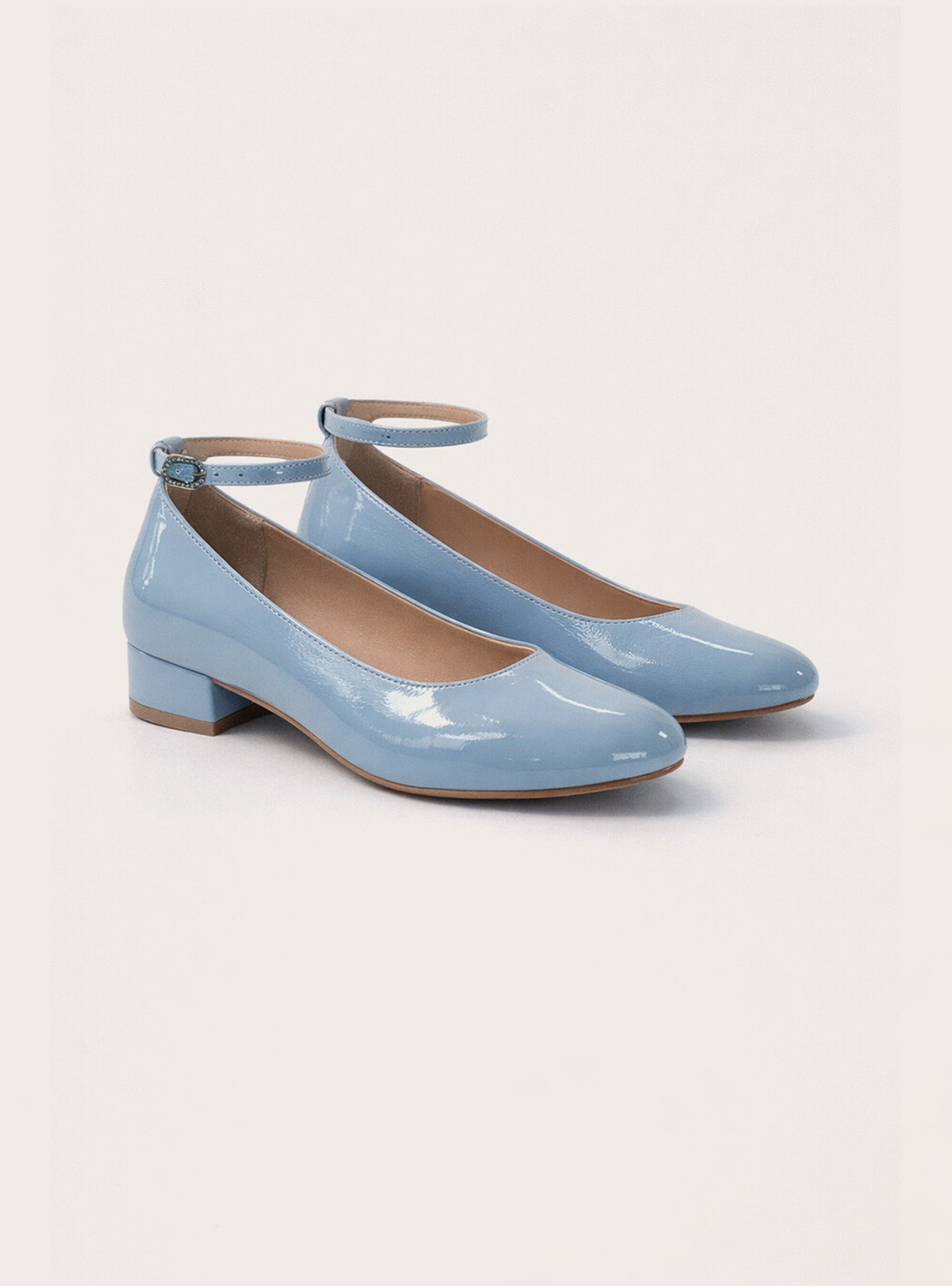Ballerina flats with a strap