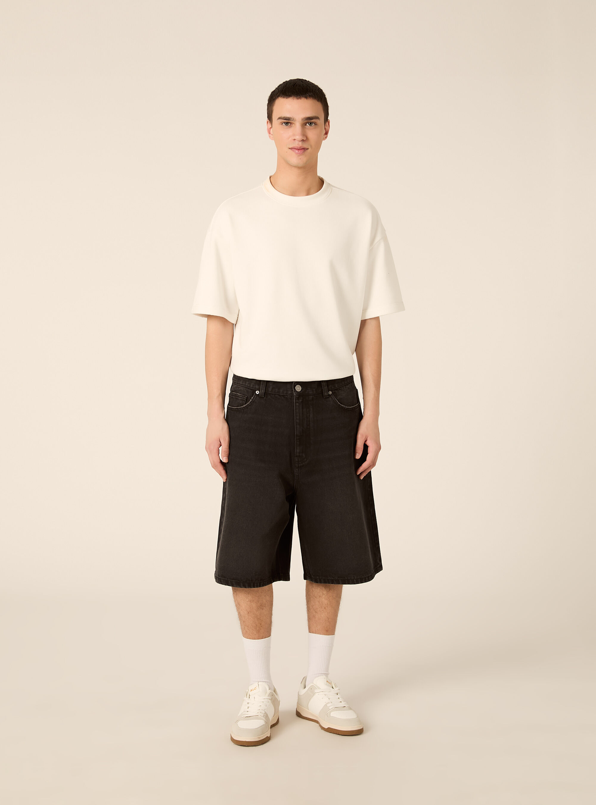 Loose-fit denim jorts