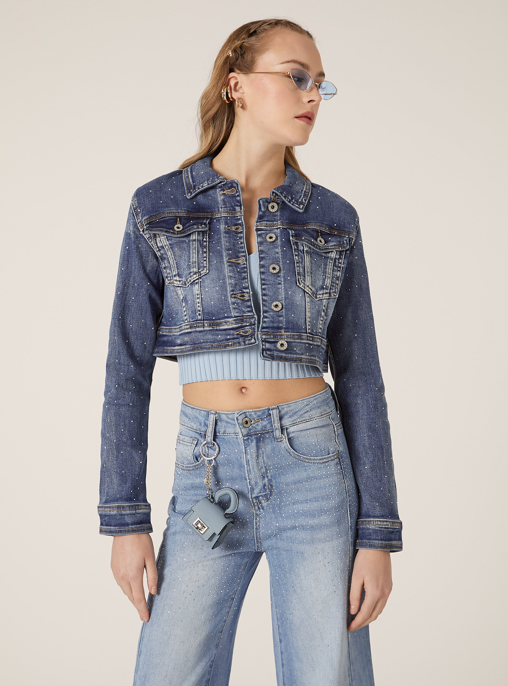 Veste en jean courte avec strass