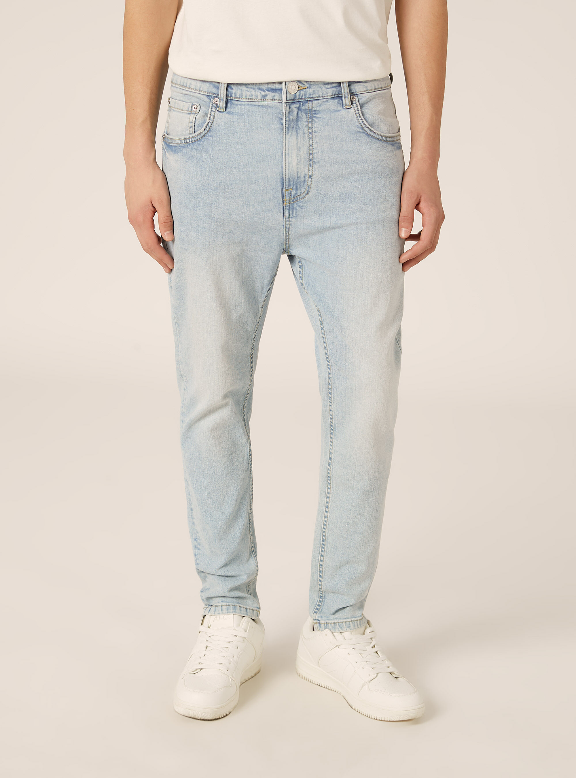 Jean carotte en denim stretch