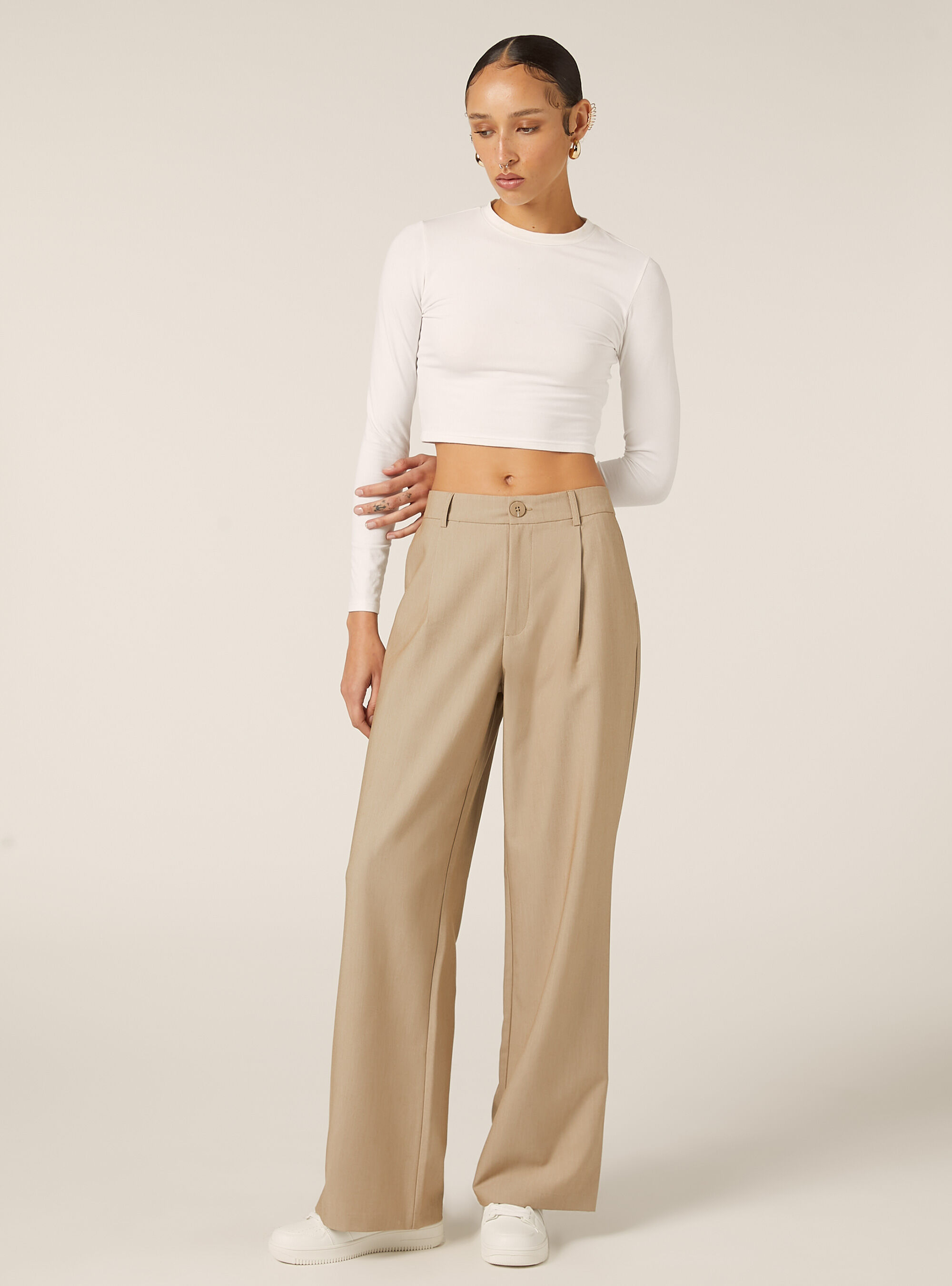 Pantalon ajust&eacute; avec pinces