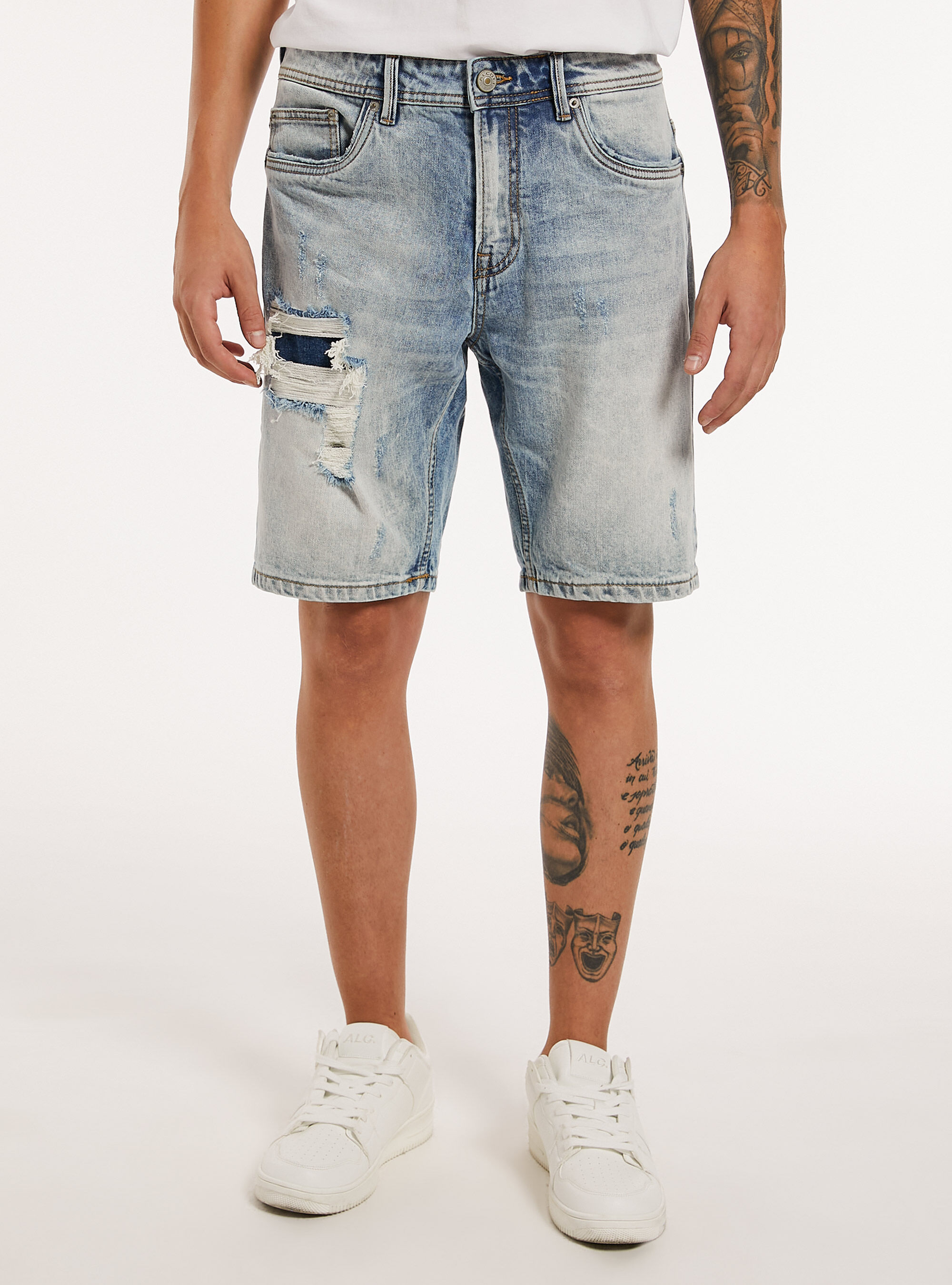 Slim Fit Stretch Denim Bermudas mit Rissen, D005 LIGHT BLUE