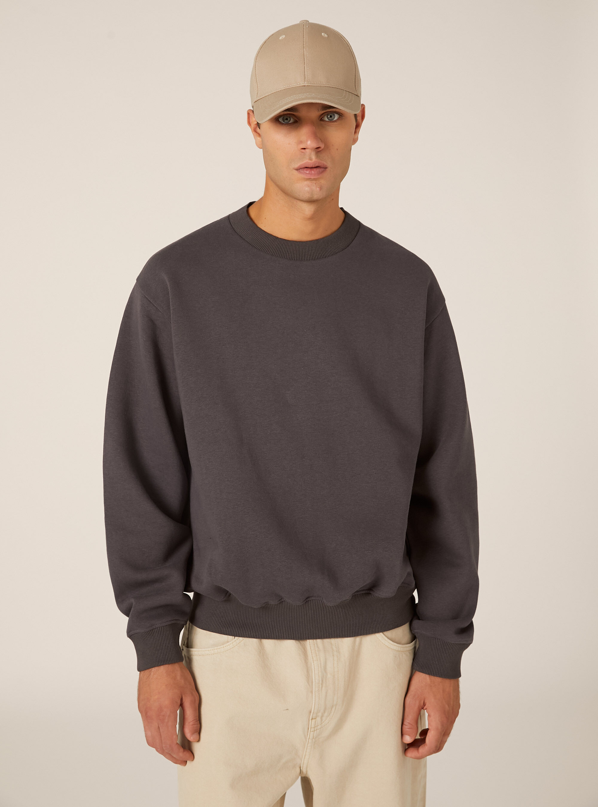 Sweat-shirt &agrave; col rond et coupe carr&eacute;e