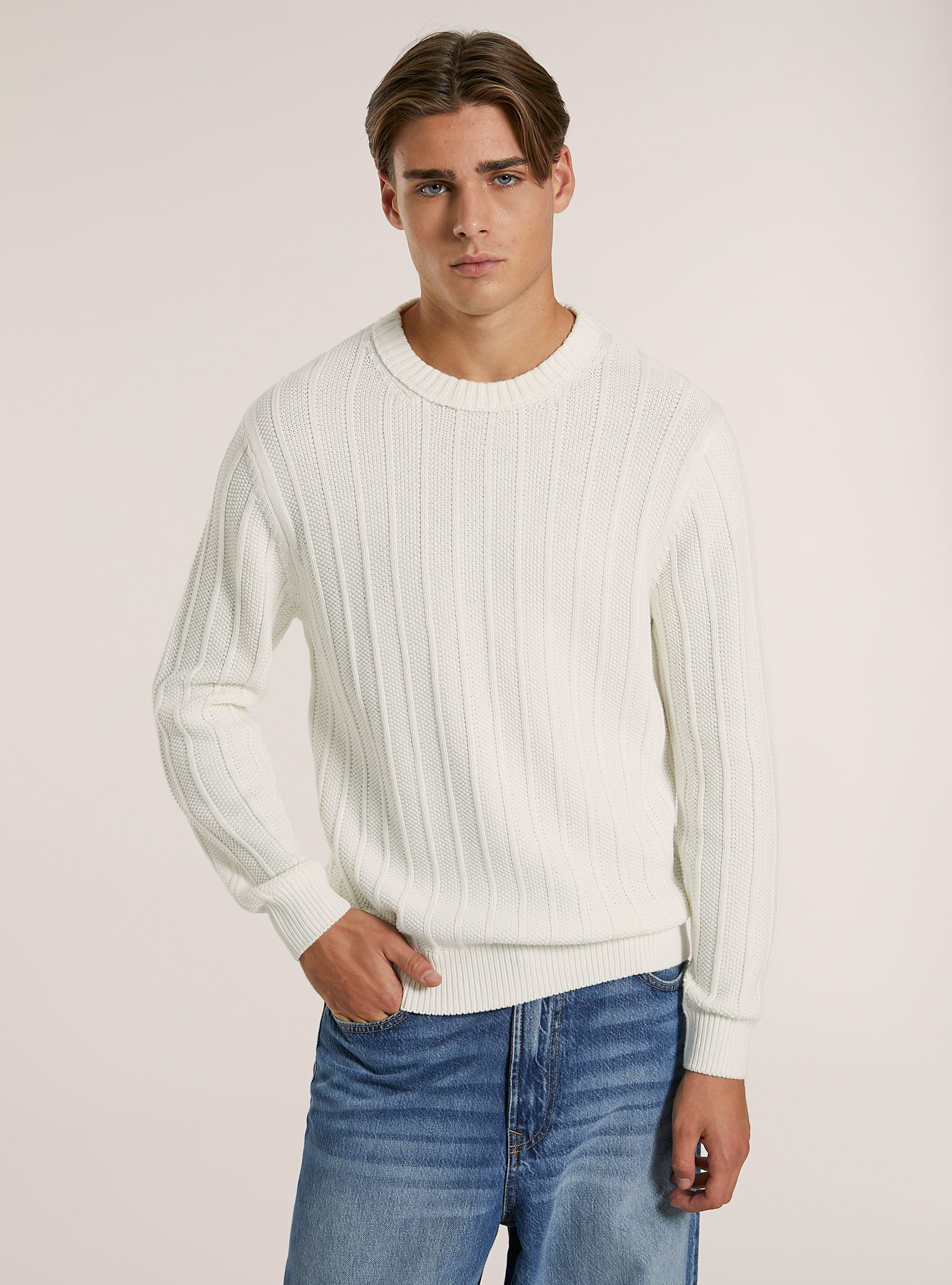 Pull-over textur&eacute; coupe classique