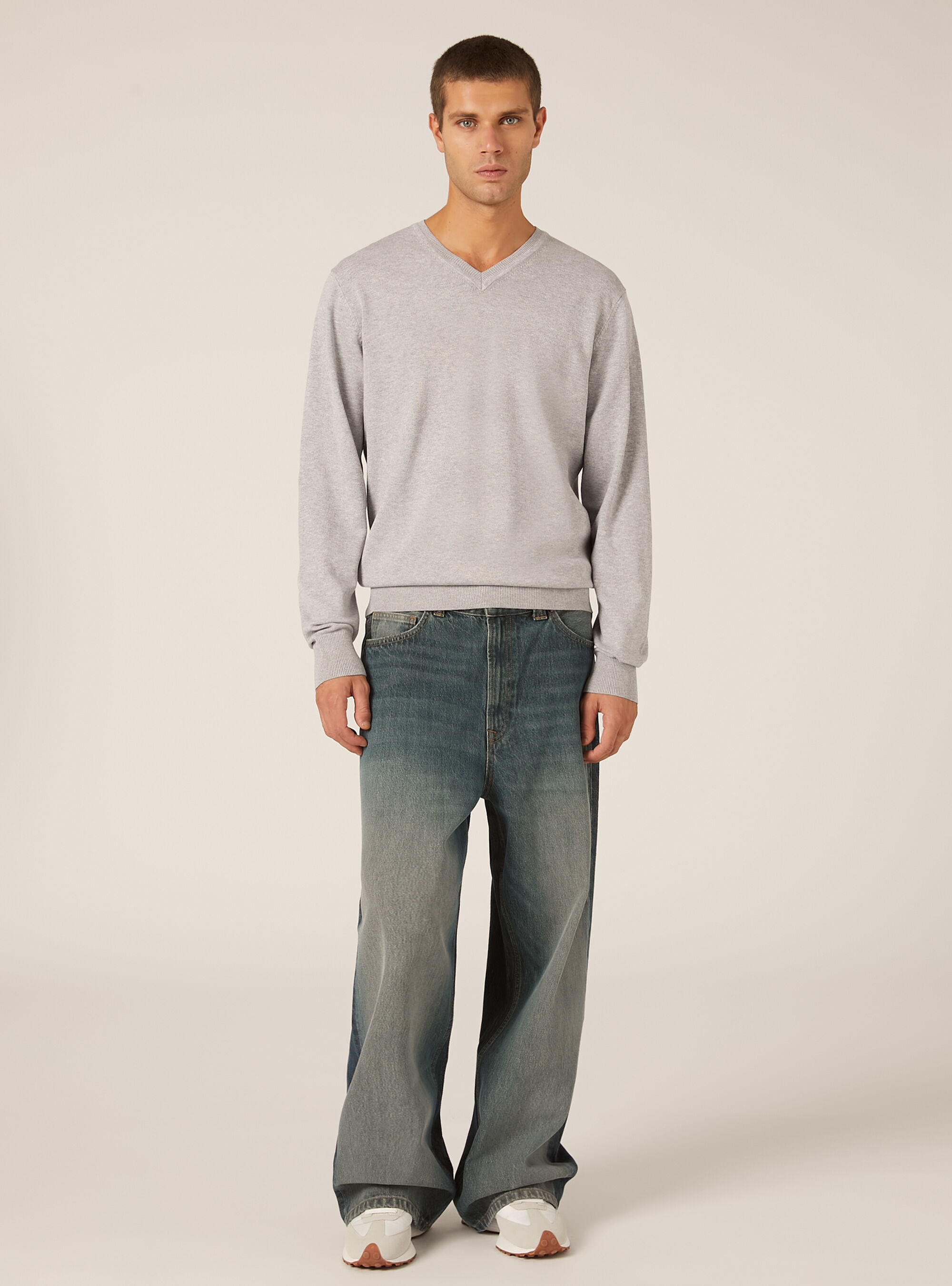 Pull &agrave; col en V en viscose Ecovero