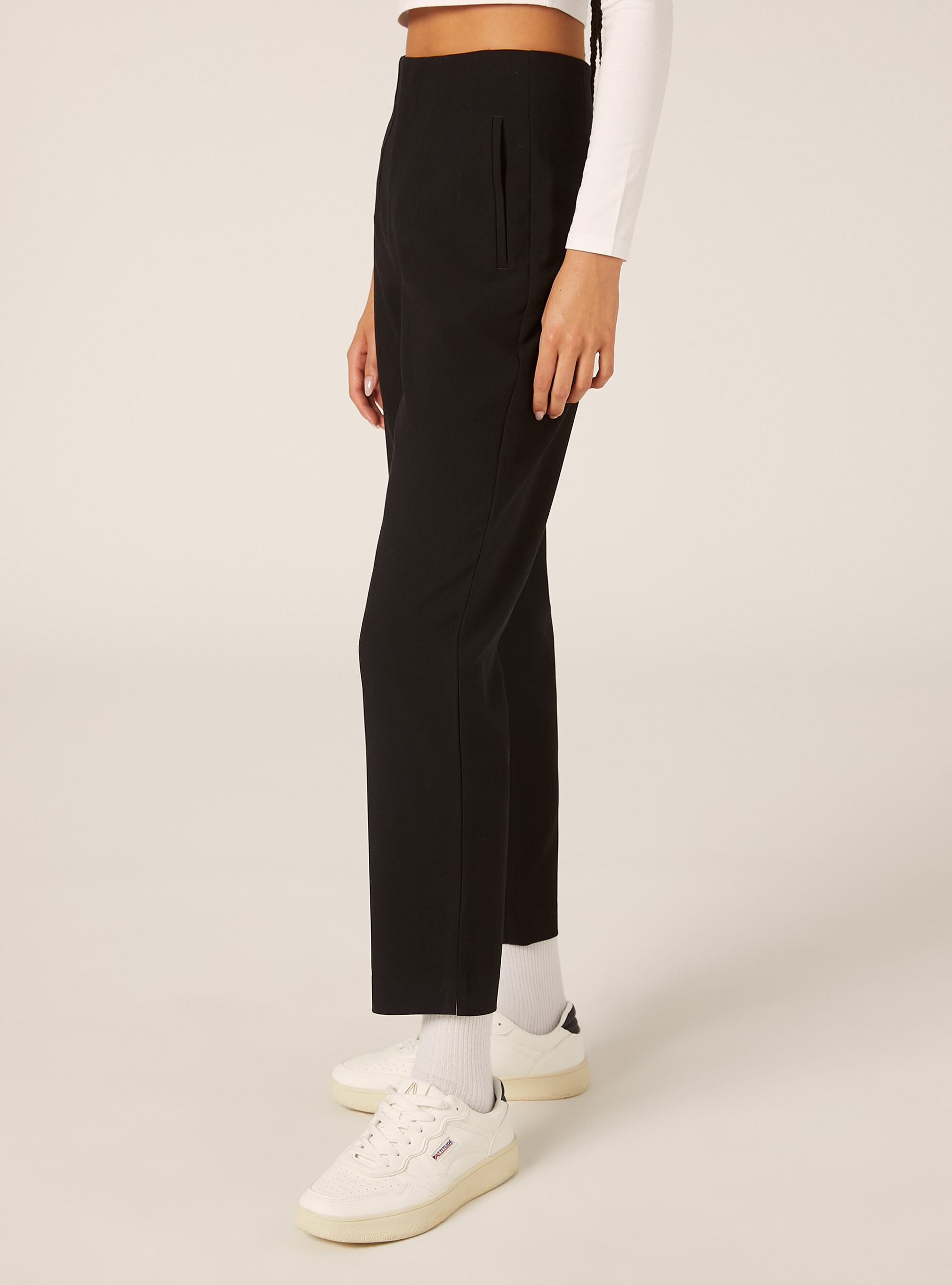 Pantalon uni &agrave; pinces