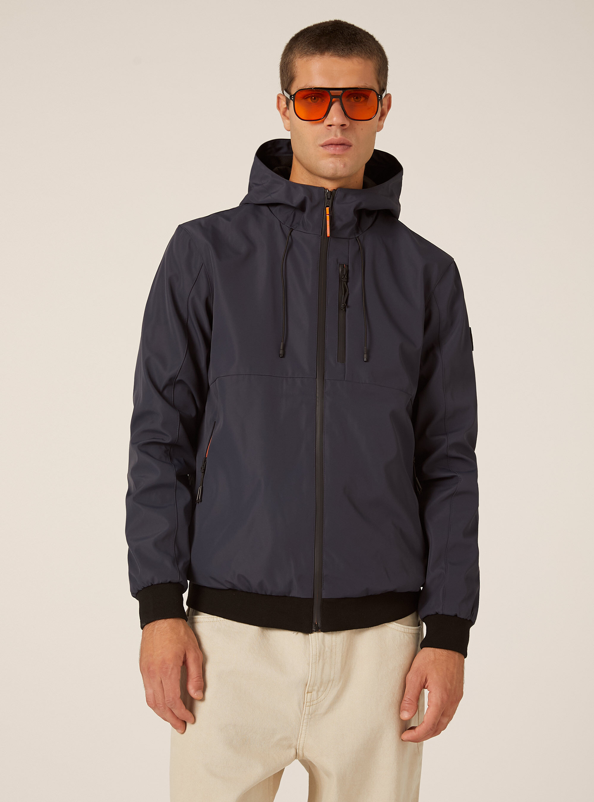 Blouson coupe-vent &agrave; capuche