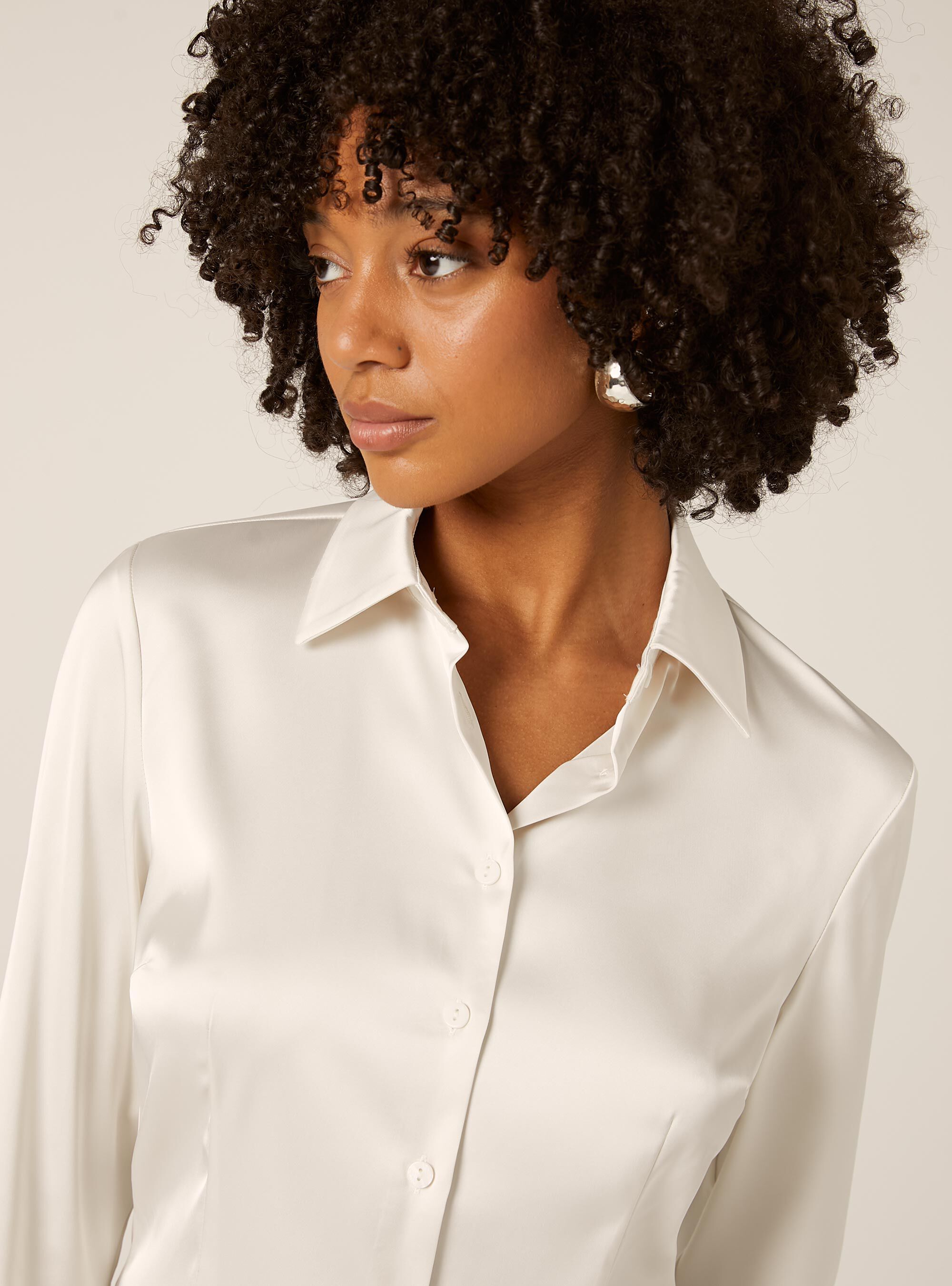 Chemise ajust&eacute;e en satin, WH1 OFF WHITE