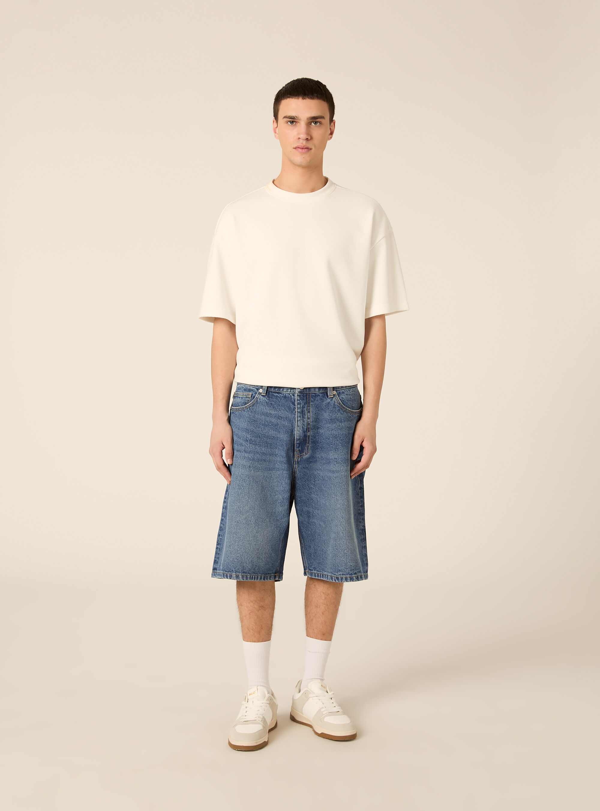 Loose-fit denim jorts