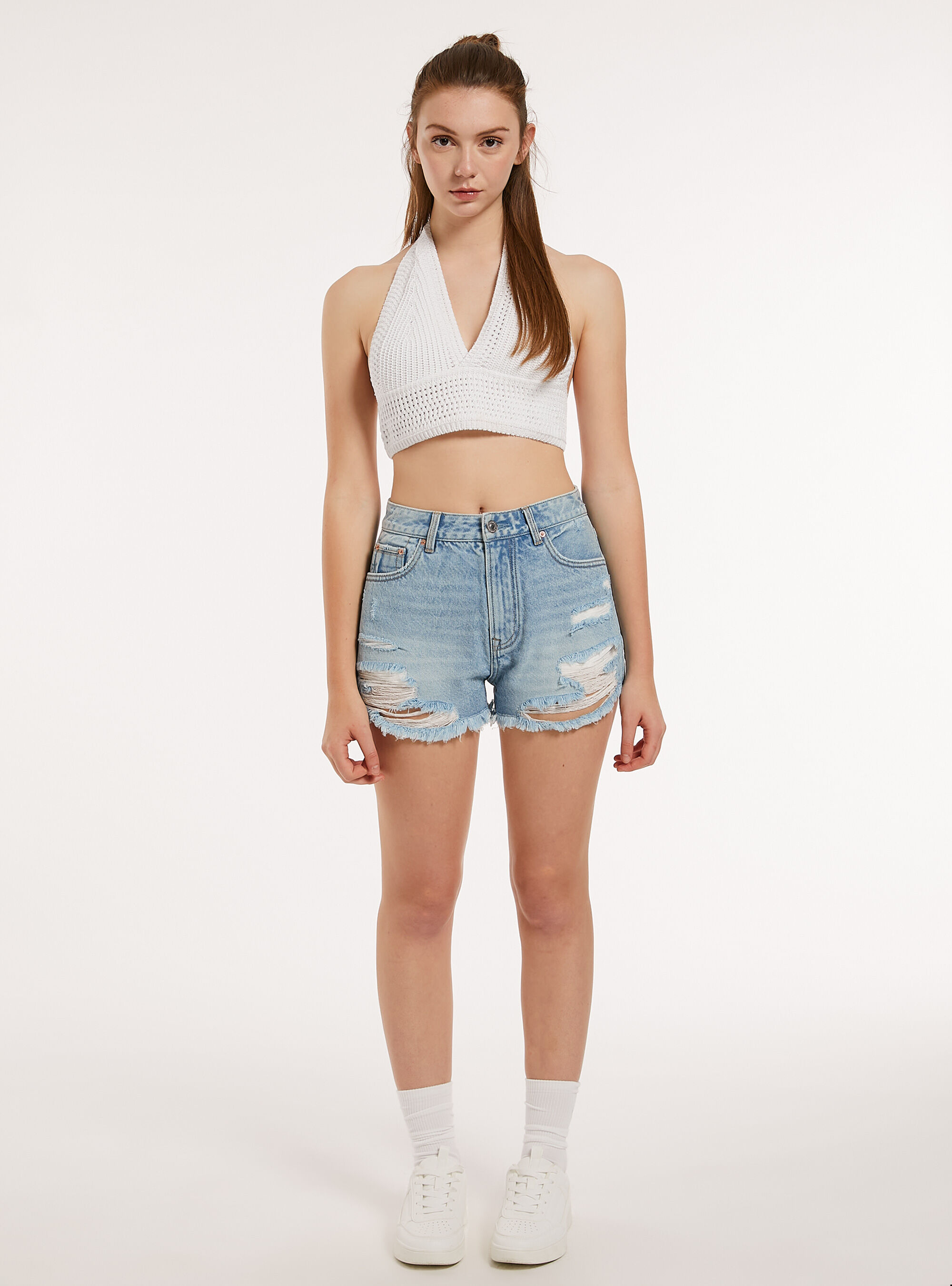 Short en jean avec d&eacute;chirures
