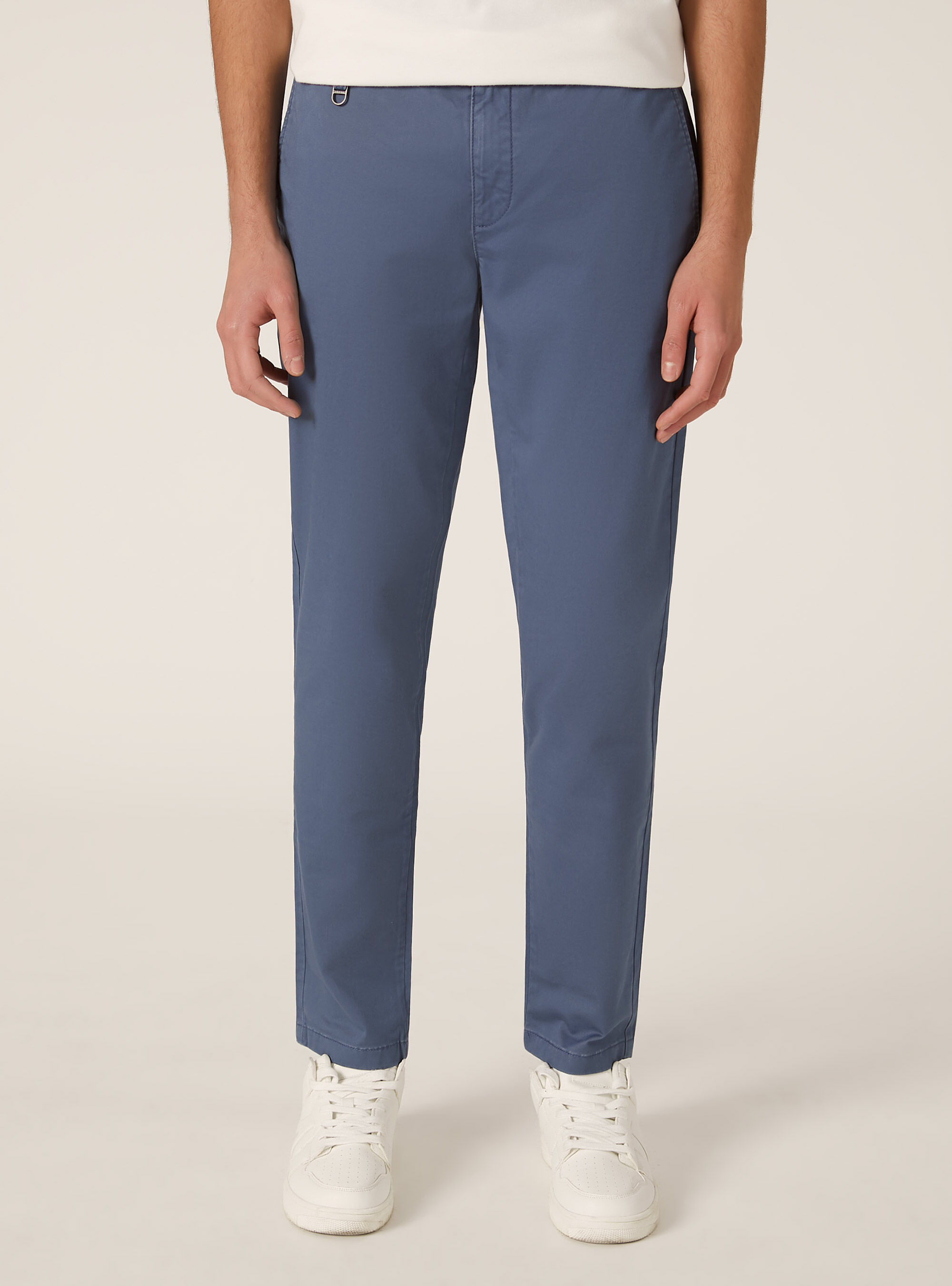 Pantalon chino stretch en serg&eacute; coupe skinny