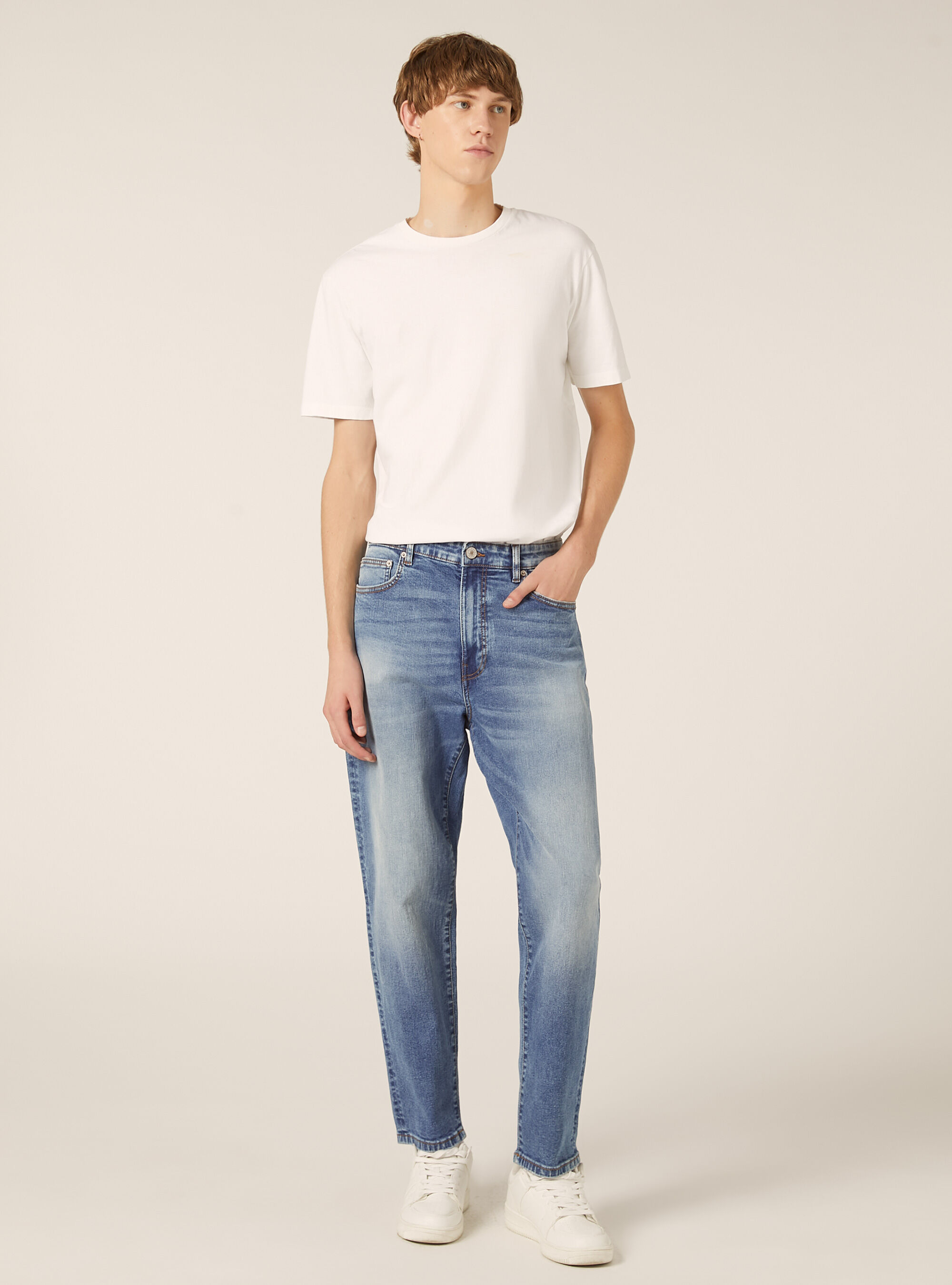 Jeans coupe d&eacute;contract&eacute;e
