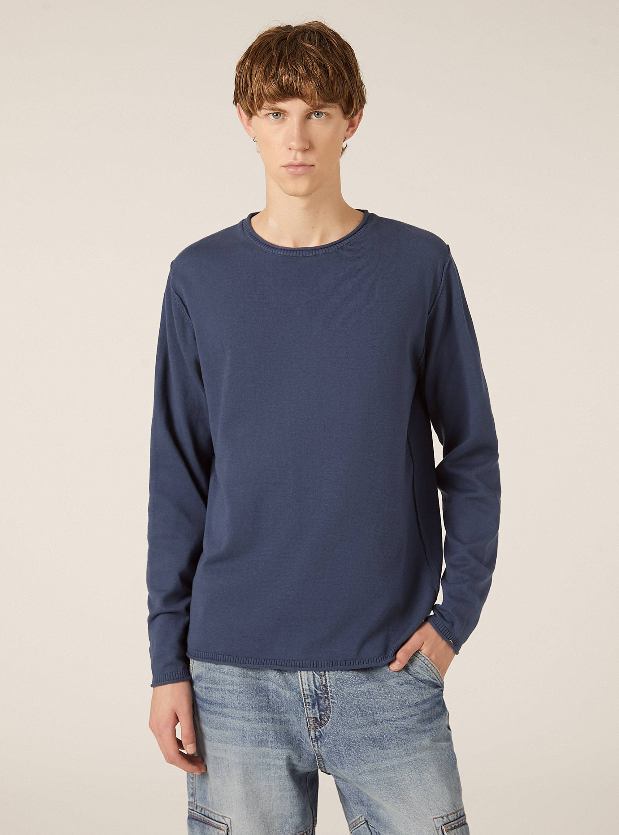Pullover mit Rollkragen und Schnittkanten