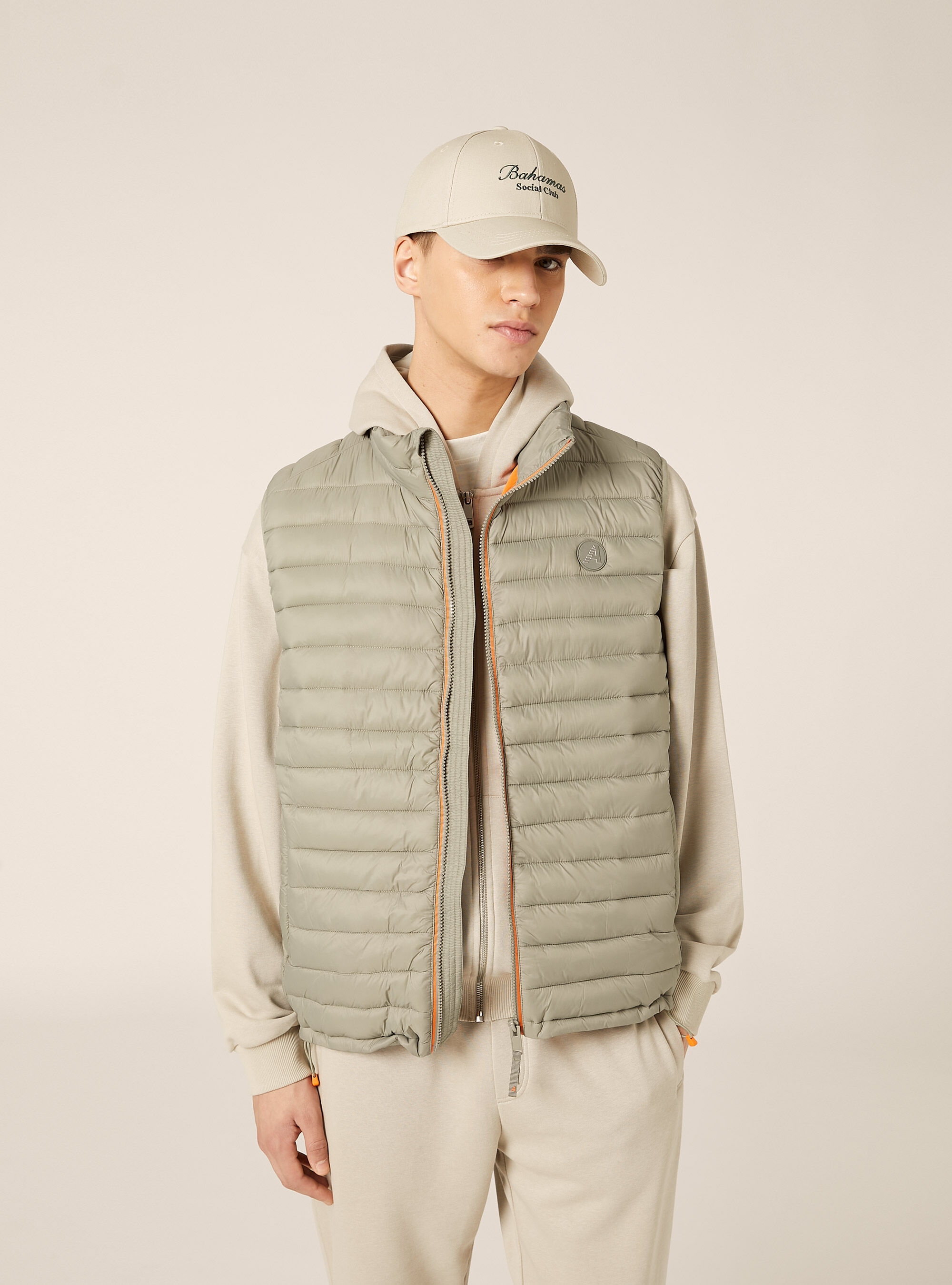 Padded sleeveless jacket with contrasting zip