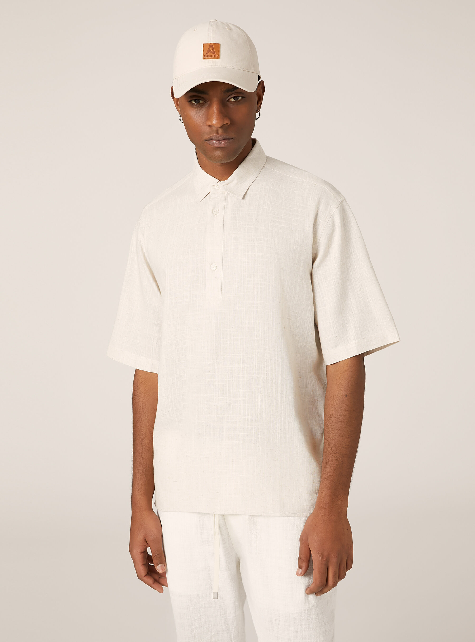 Camisa de manga corta en mezcla de lino, MBG3 BEIGE MEL LIGHT