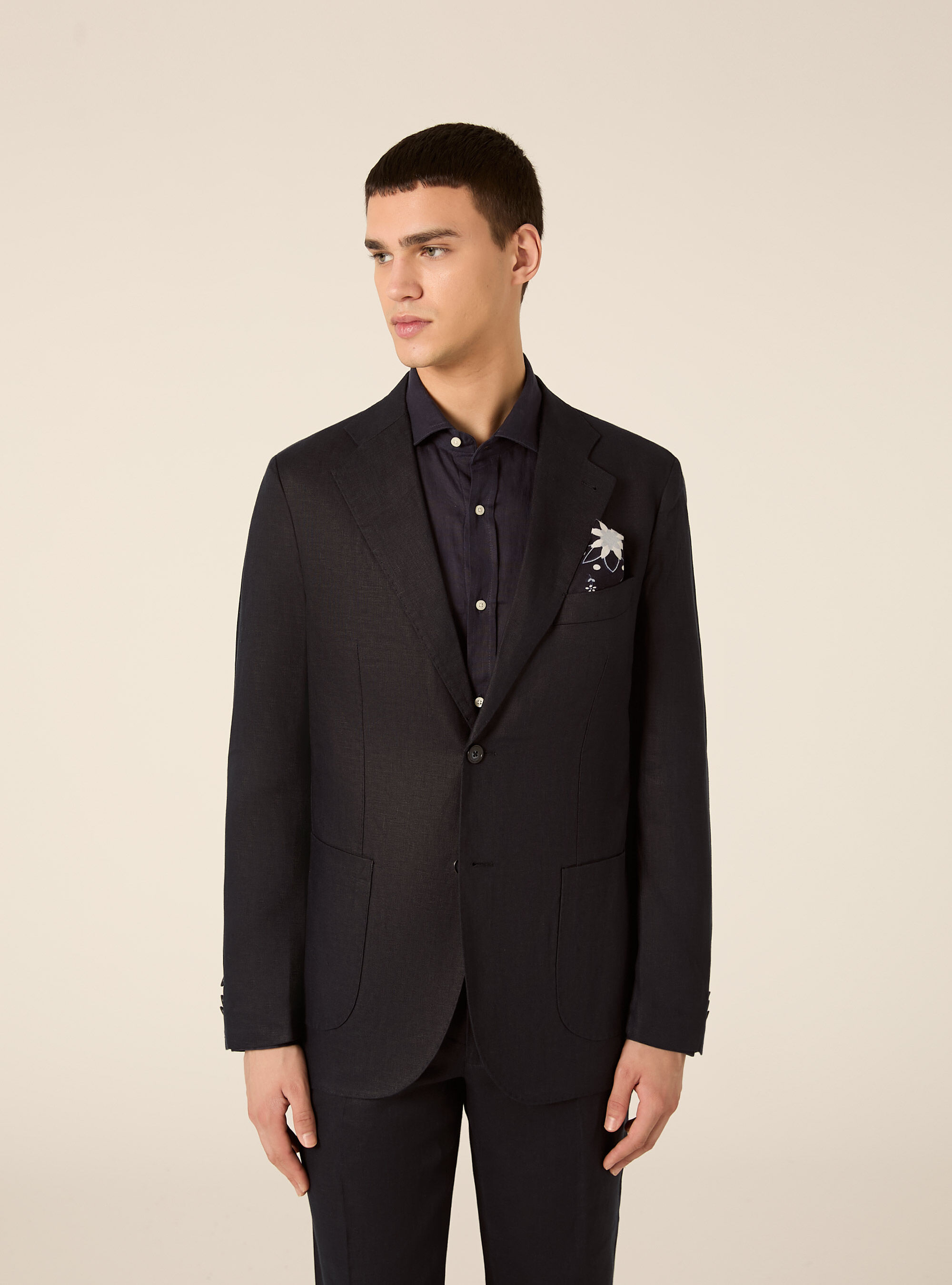 Single-breasted jacket in pure linen