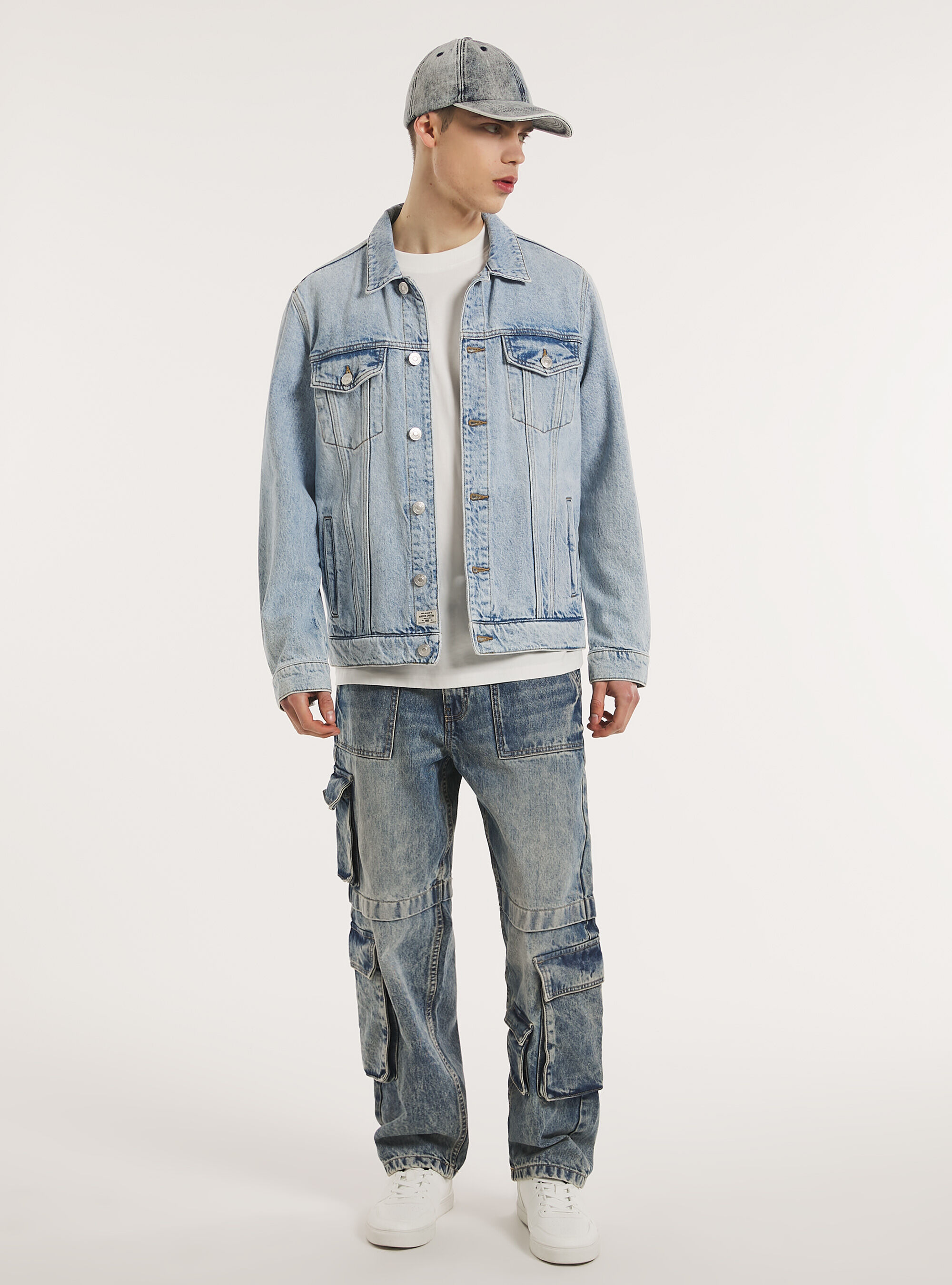 Veste en denim &agrave; coupe r&eacute;guli&egrave;re