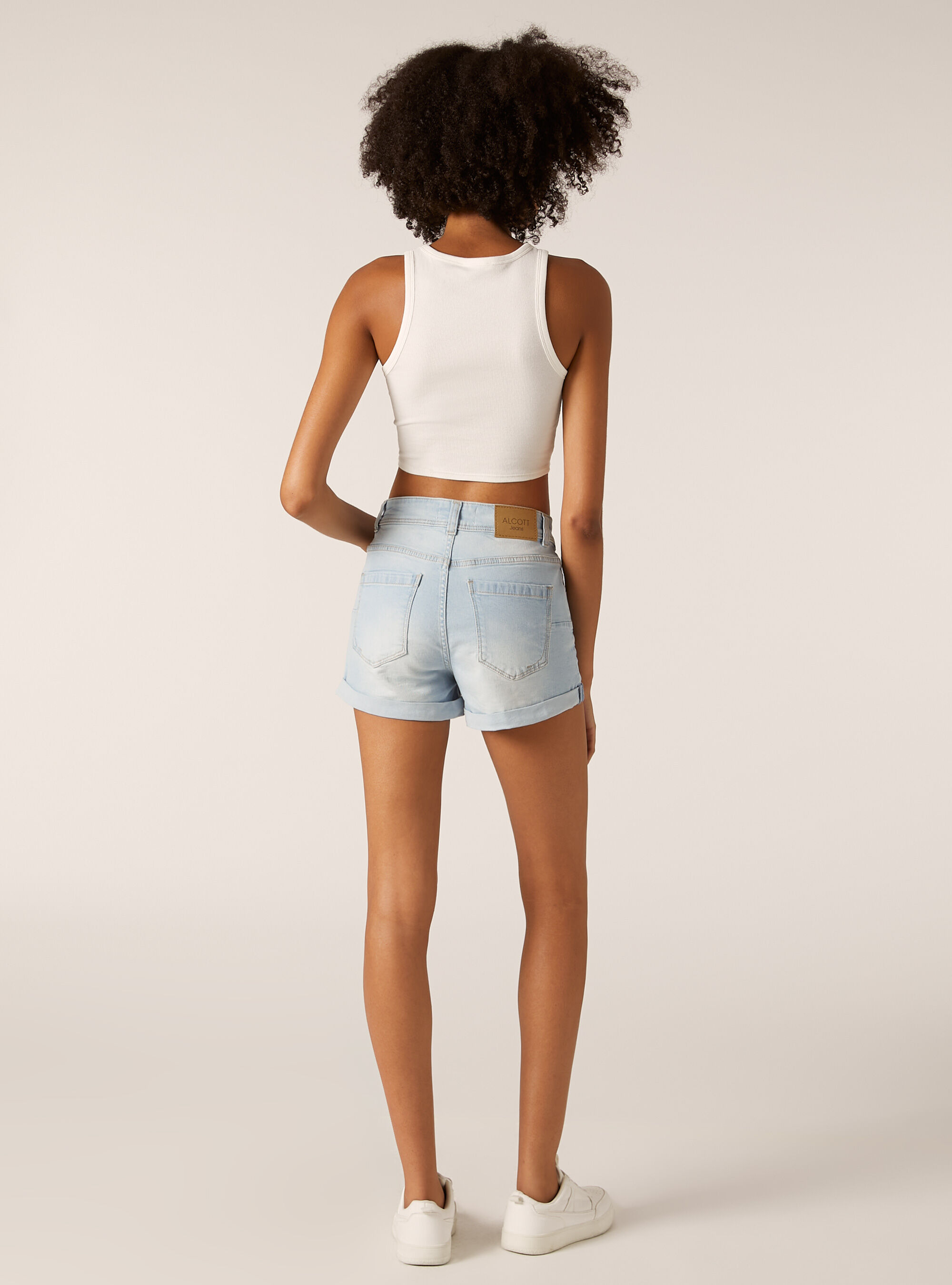 Pantal&oacute;n corto mom slim fit de denim el&aacute;stico, D006 AZURE