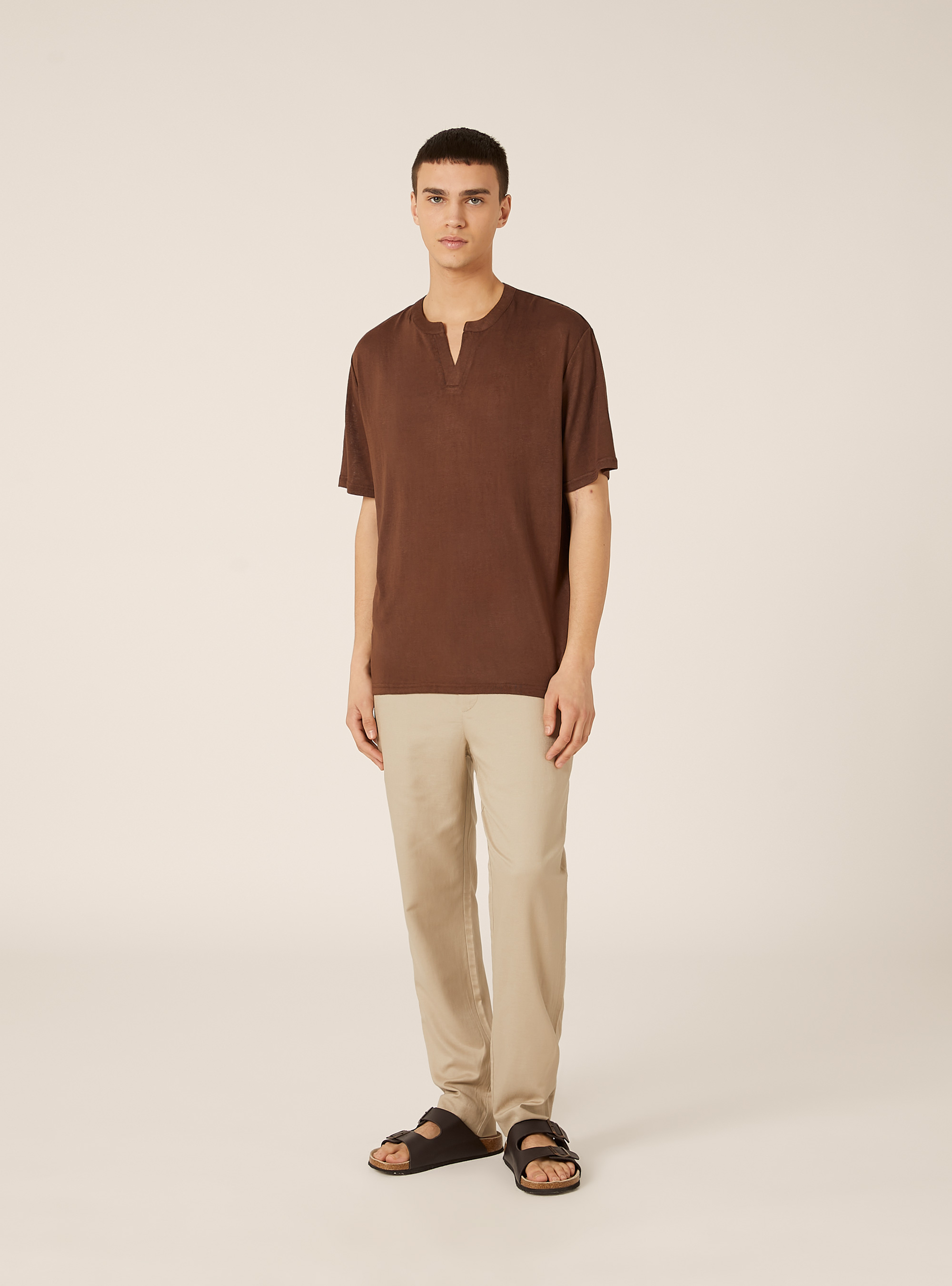 T-Shirt mit Notch-Neck-Ausschnitt und Relief-Textur, BR1 BROWN DARK