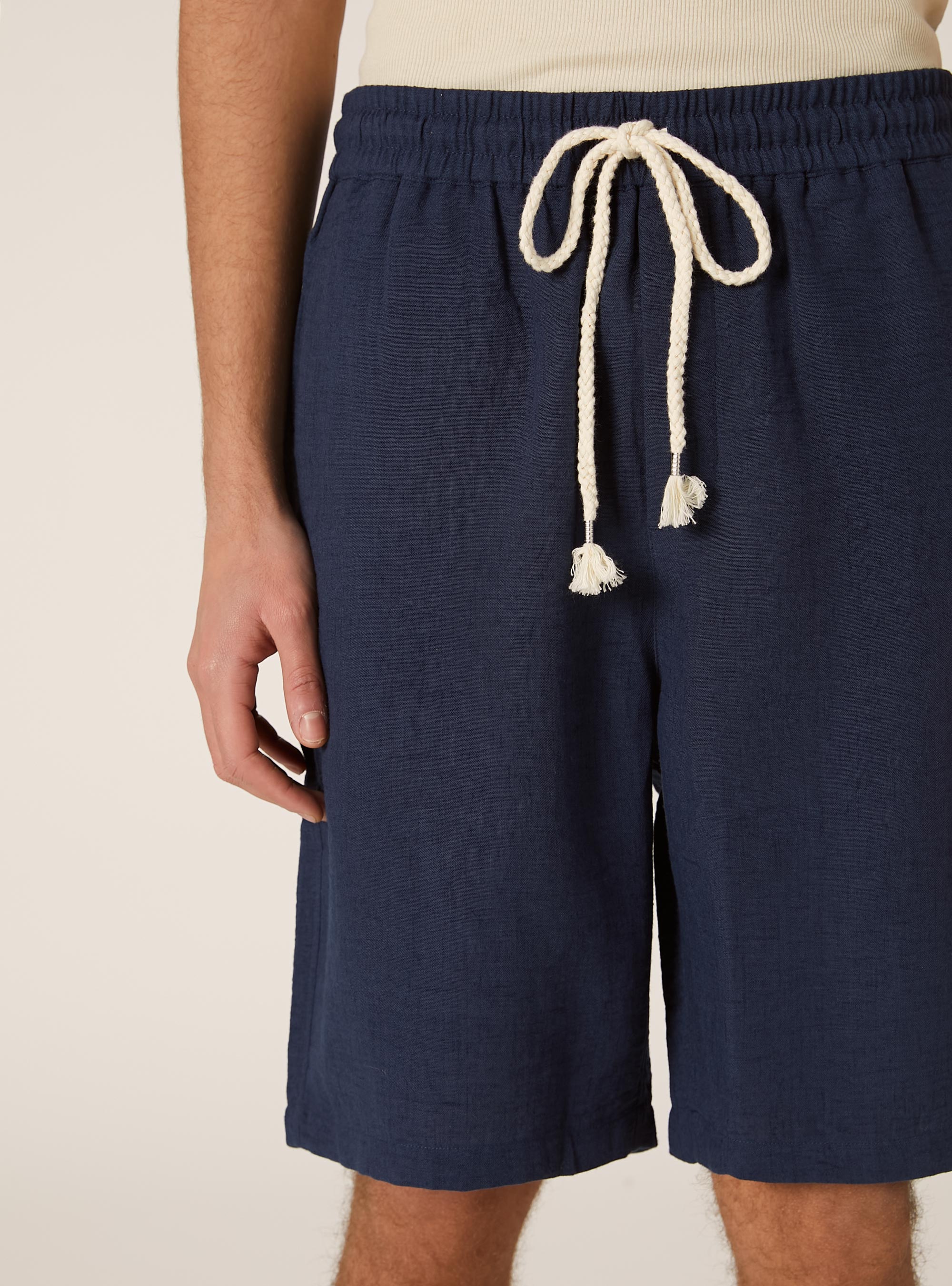 Bermuda l&eacute;ger avec taille &eacute;lastiqu&eacute;e, NA2 NAVY MEDIUM