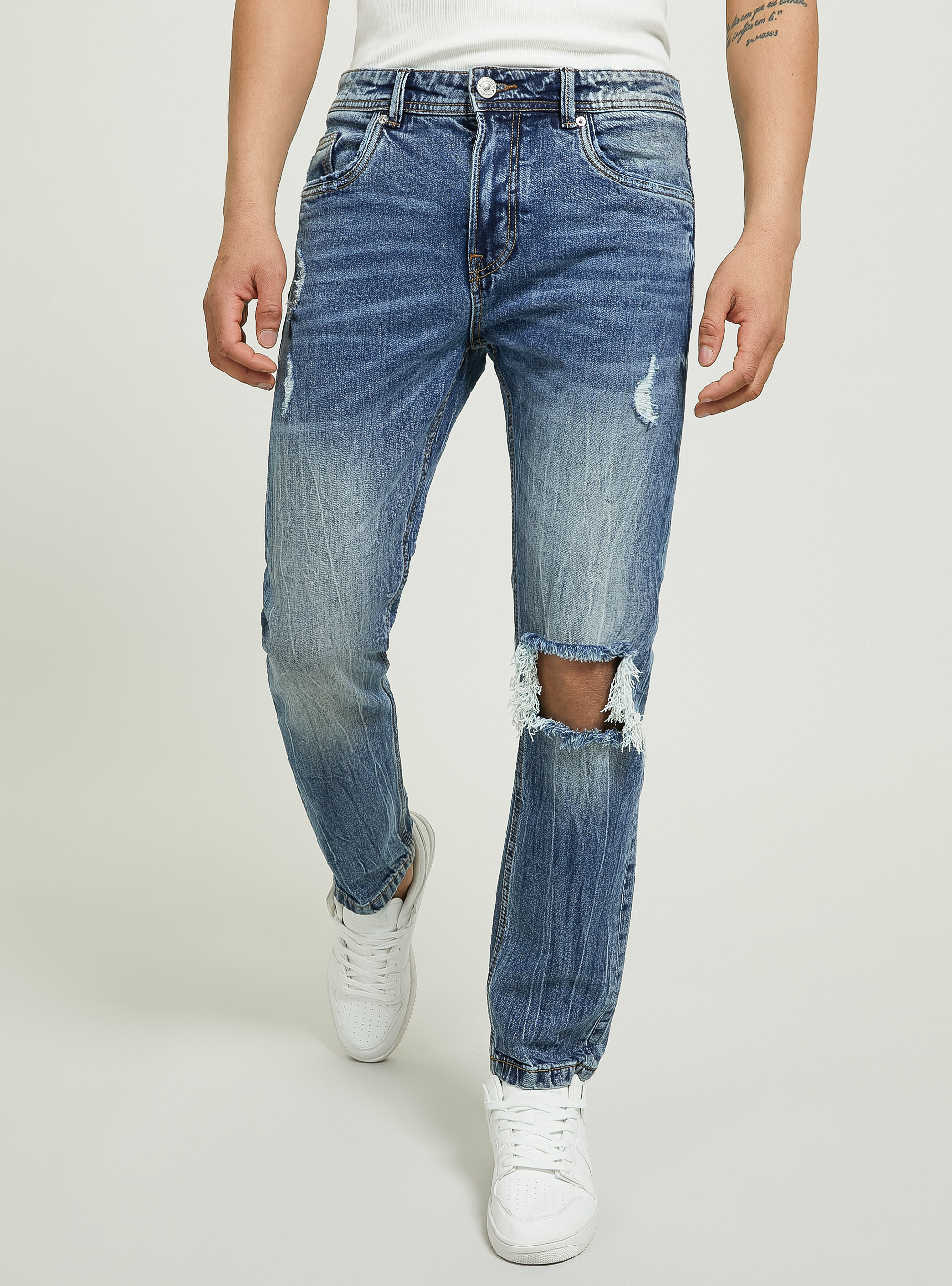 Jean slim en denim stretch avec d&eacute;chirures, D002 MEDIUM DARK BLUE