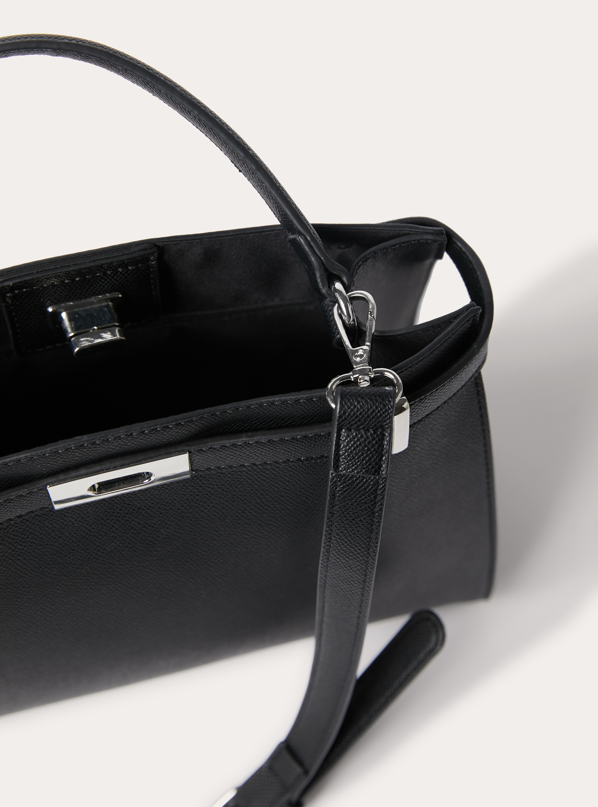 Sac en cuir avec bandouli&egrave;re, BK1 BLACK