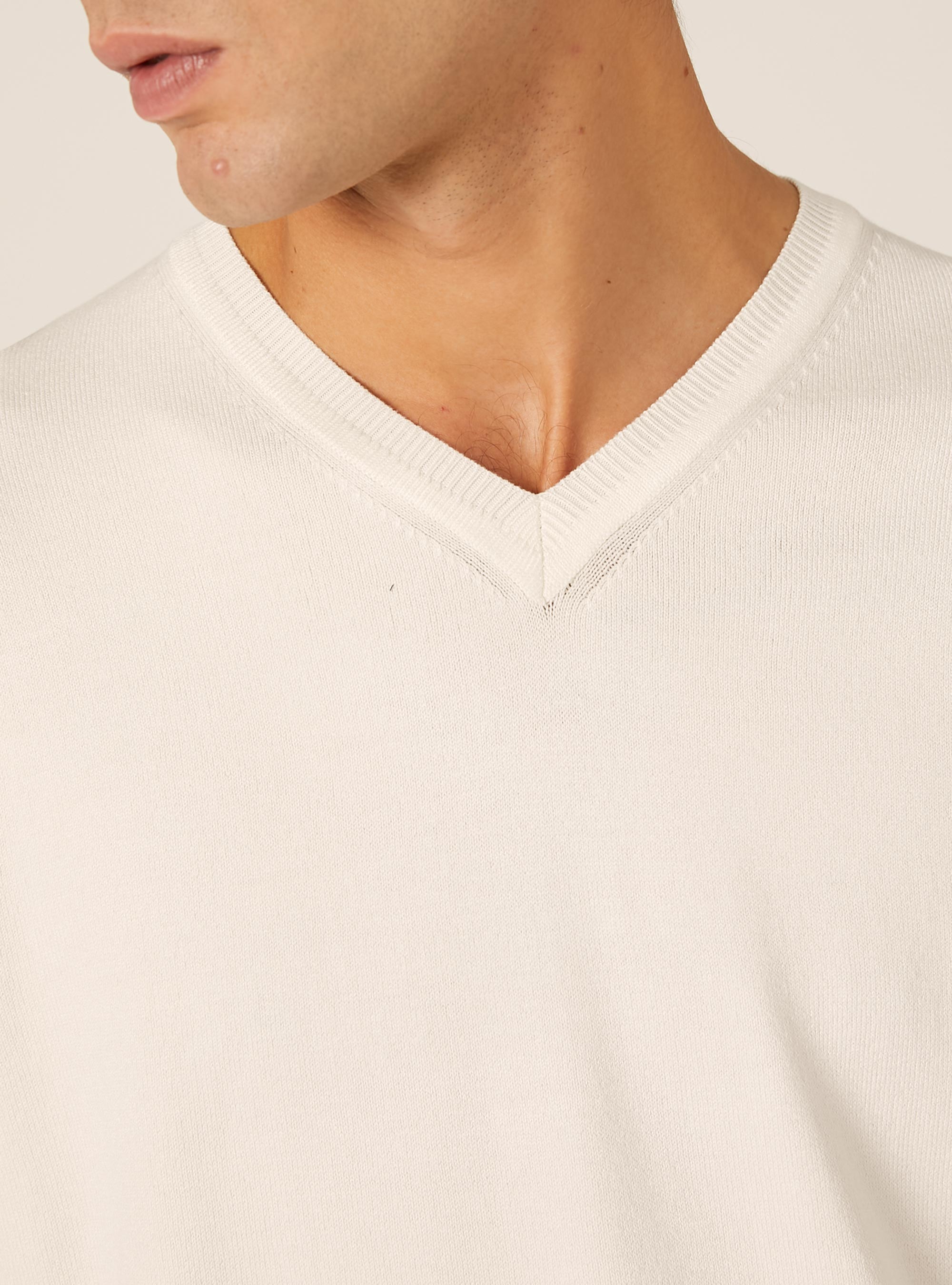 Pull &agrave; col en V en viscose Ecovero, WH2 WHITE