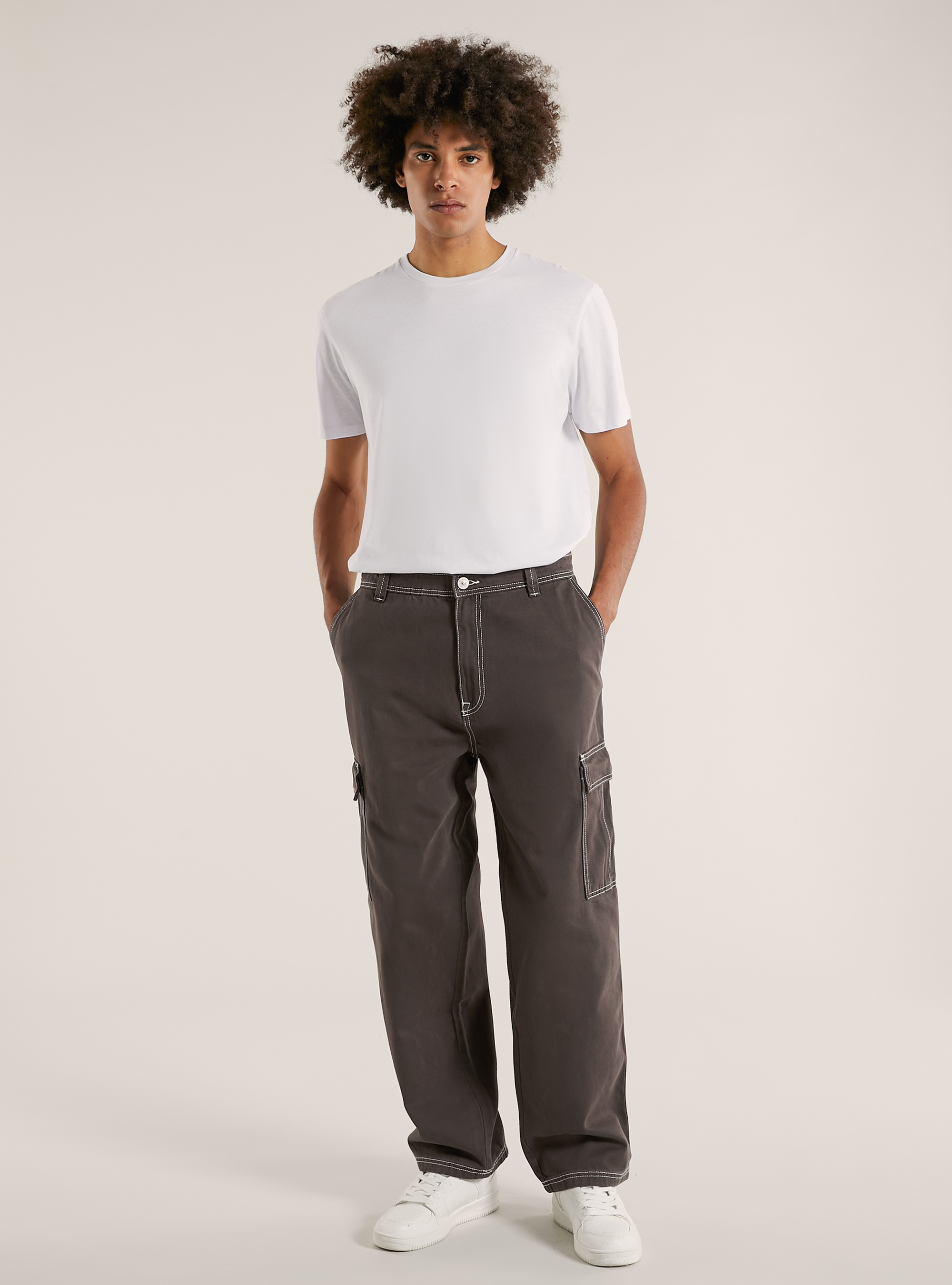 Pantalon cargo avec coutures contrast&eacute;es, BR2 BROWN MEDIUM