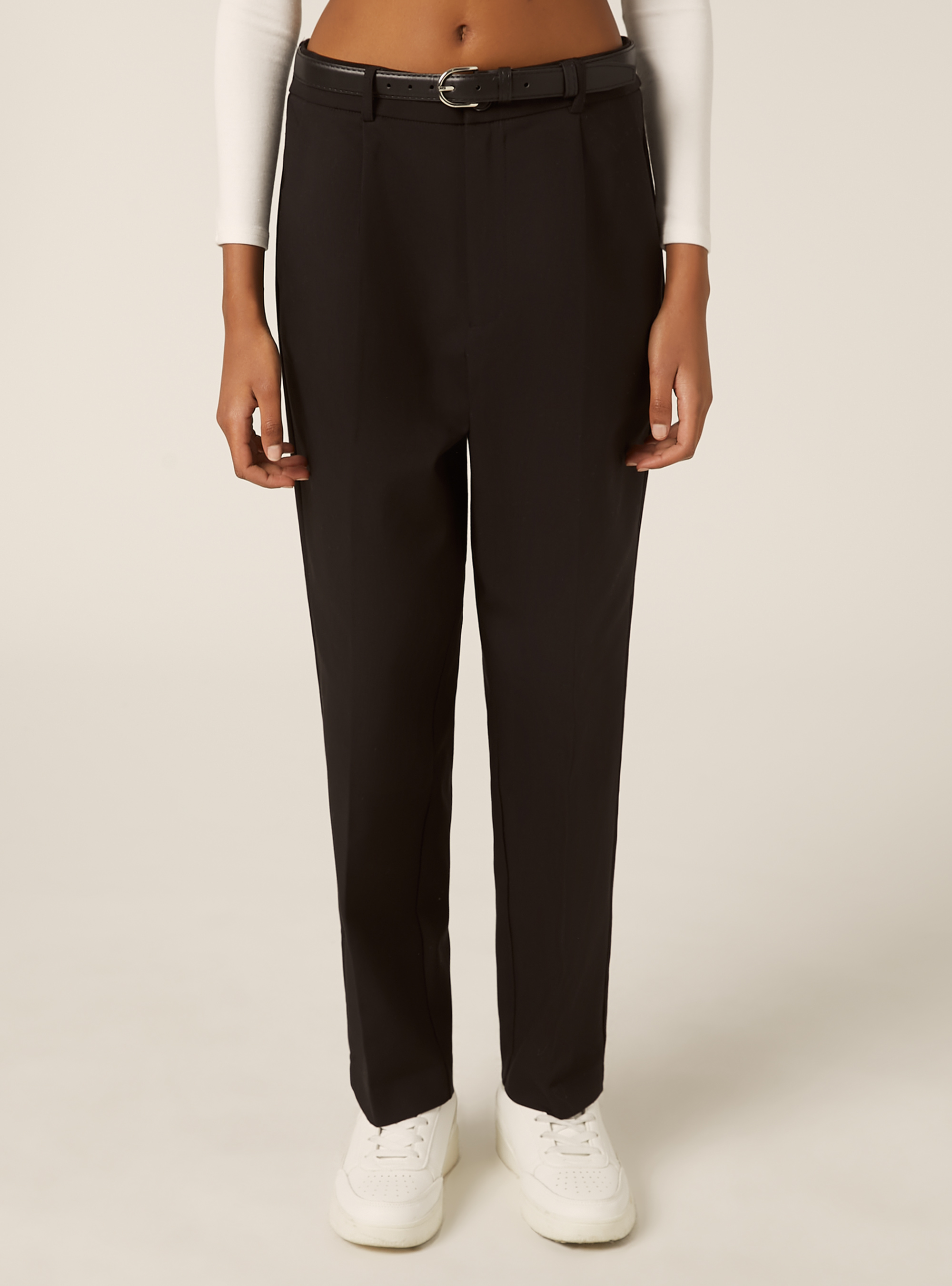 Pantalon ajust&eacute; avec ceinture, BK1 BLACK